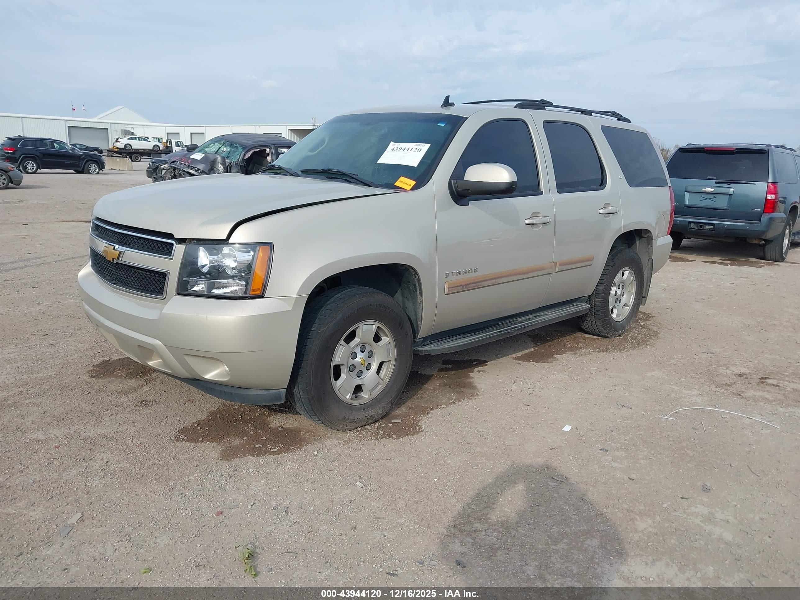 CHEVROLET TAHOE image 2