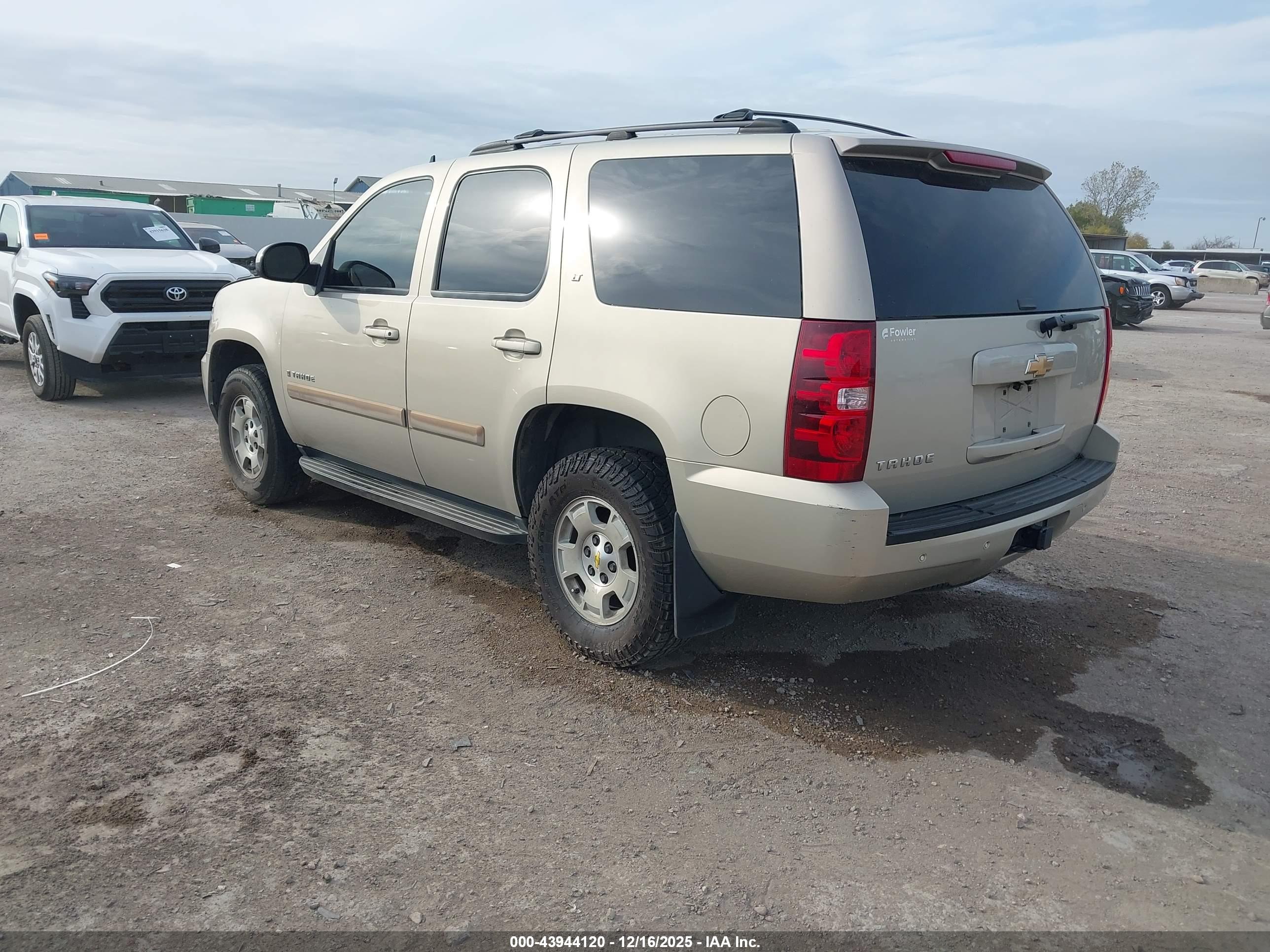 CHEVROLET TAHOE image 3