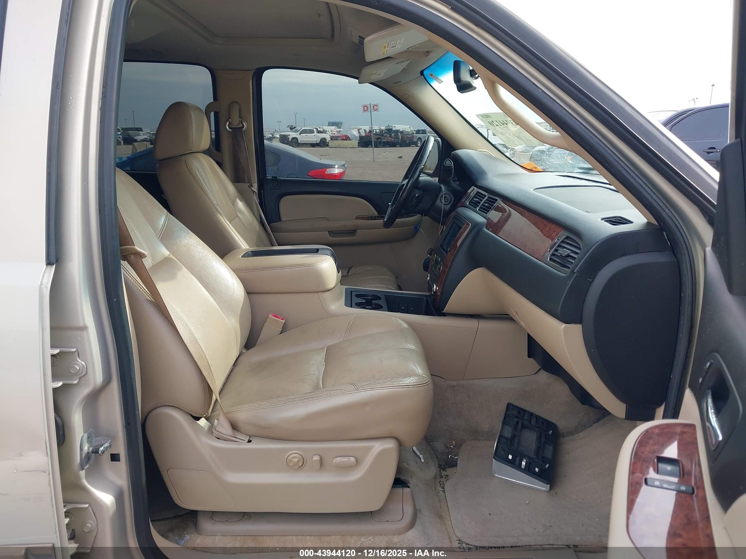 CHEVROLET TAHOE image 5