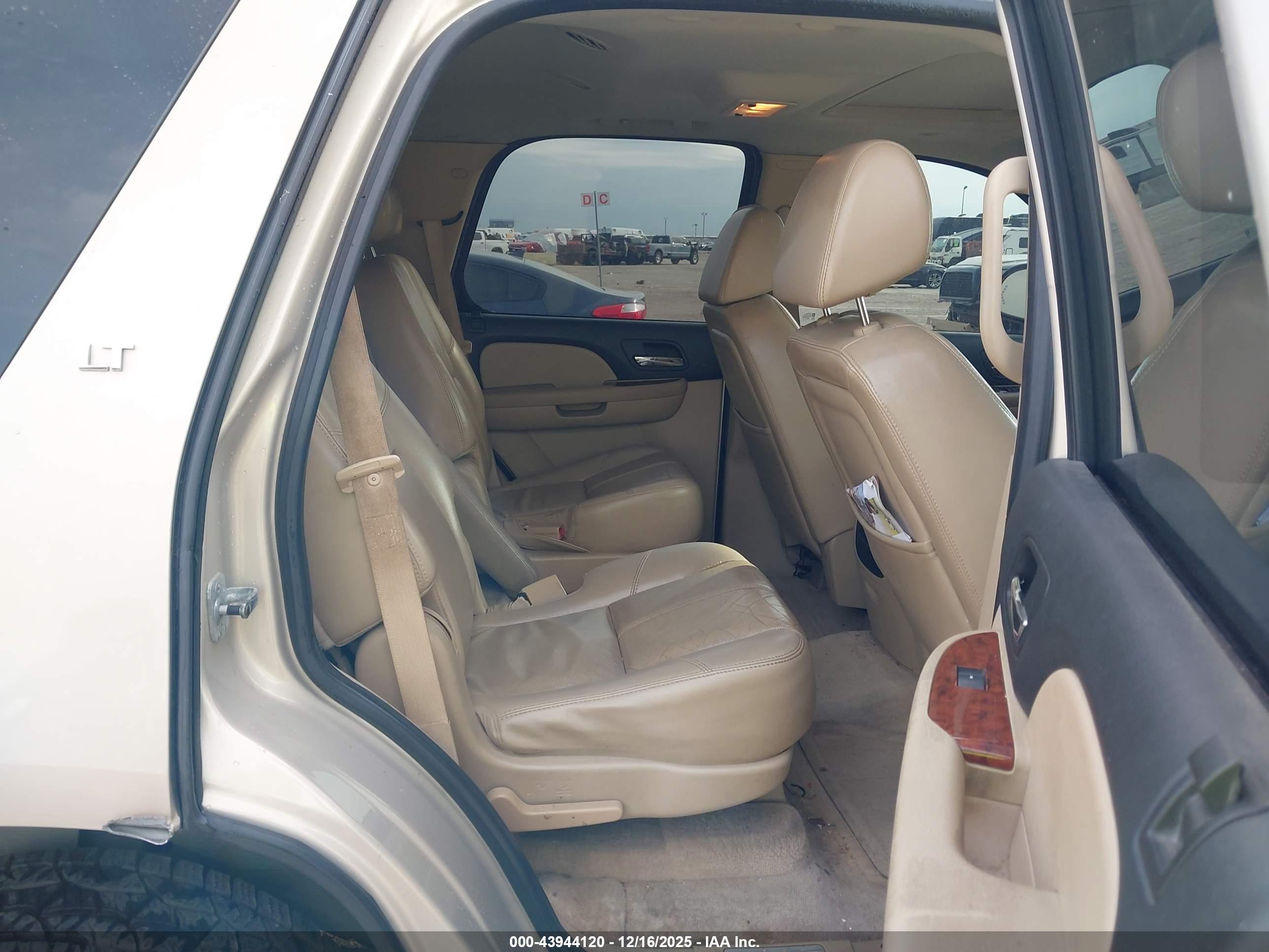 CHEVROLET TAHOE image 8