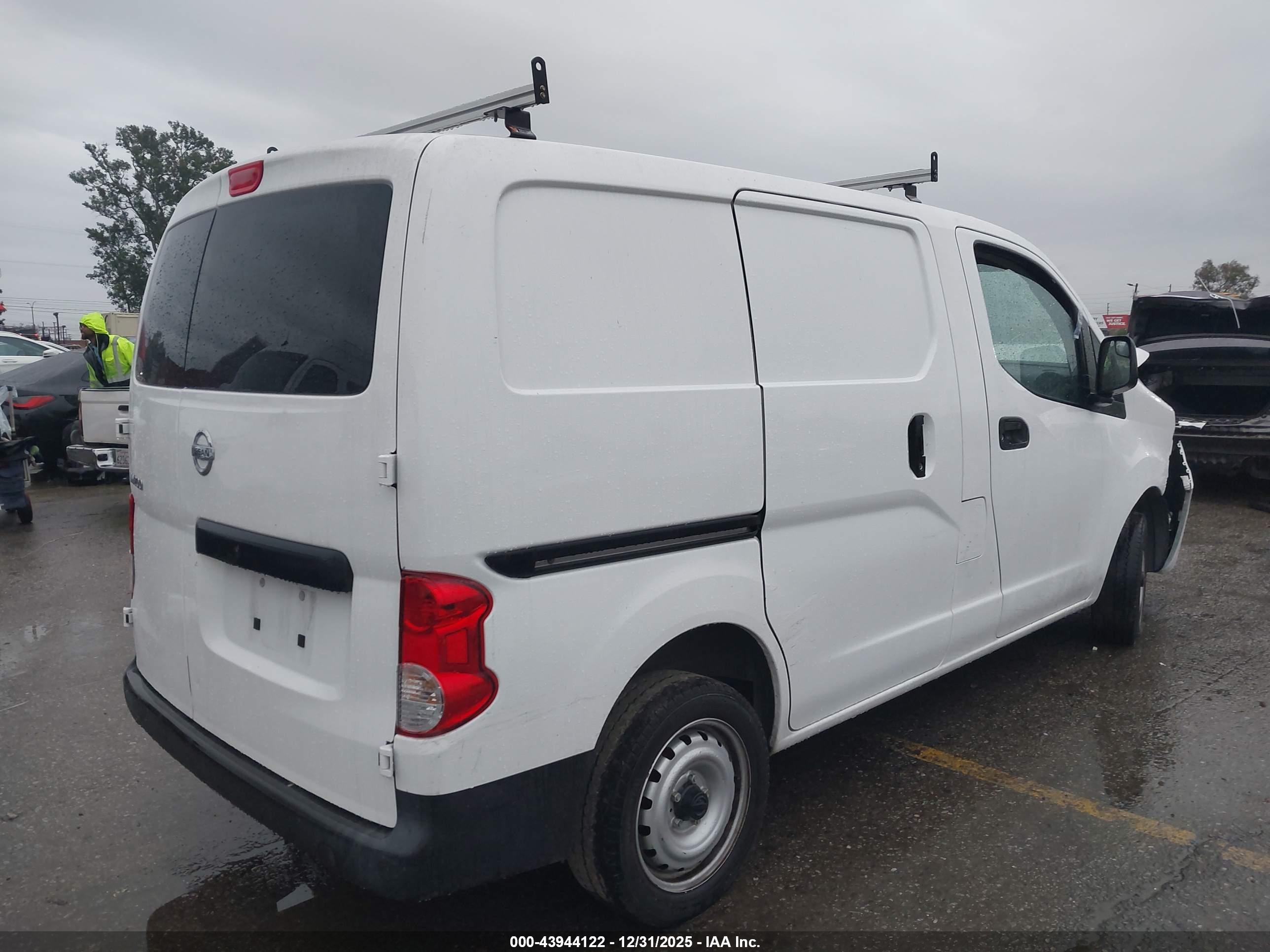 NISSAN NV200 image 4