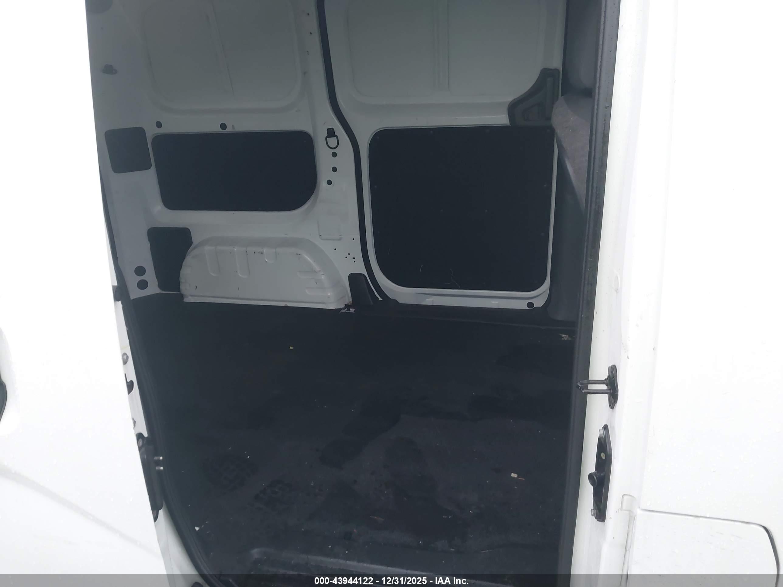 NISSAN NV200 image 8
