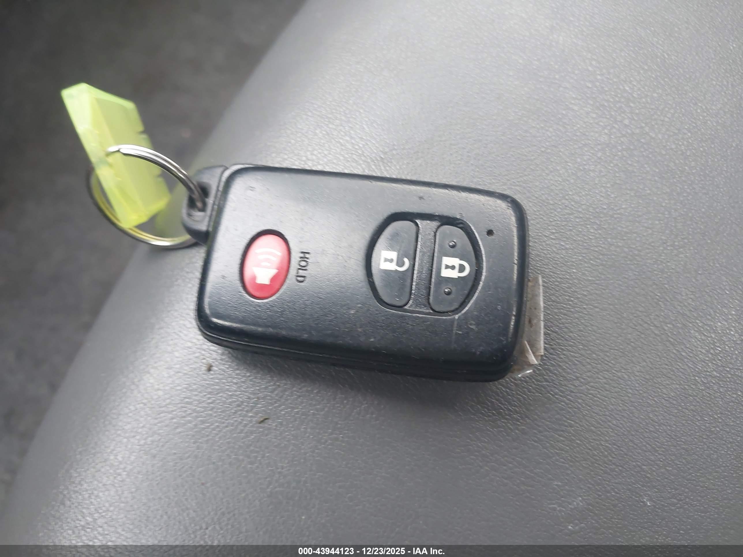 TOYOTA PRIUS image 11