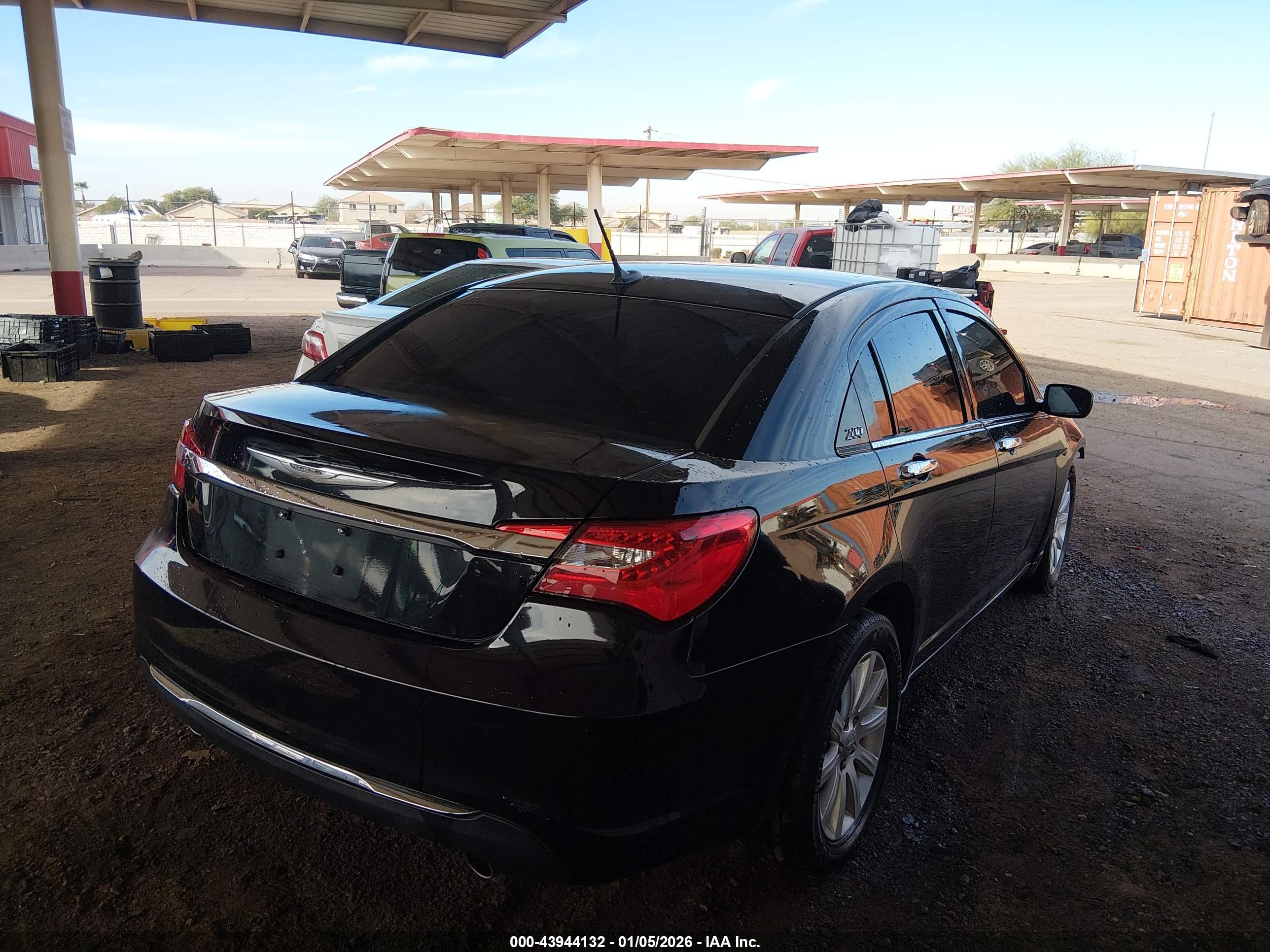 CHRYSLER 200 image 4