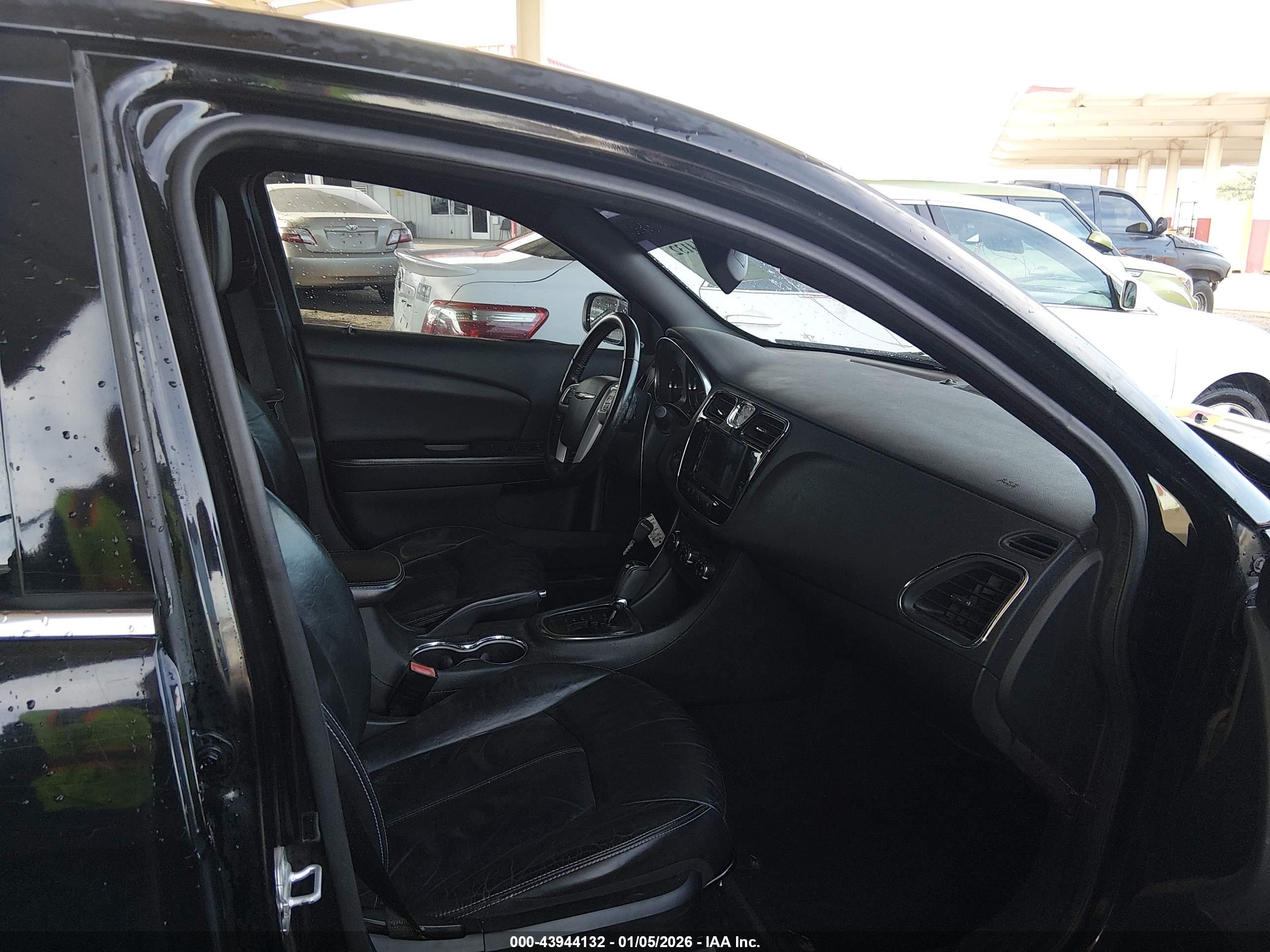 CHRYSLER 200 image 5
