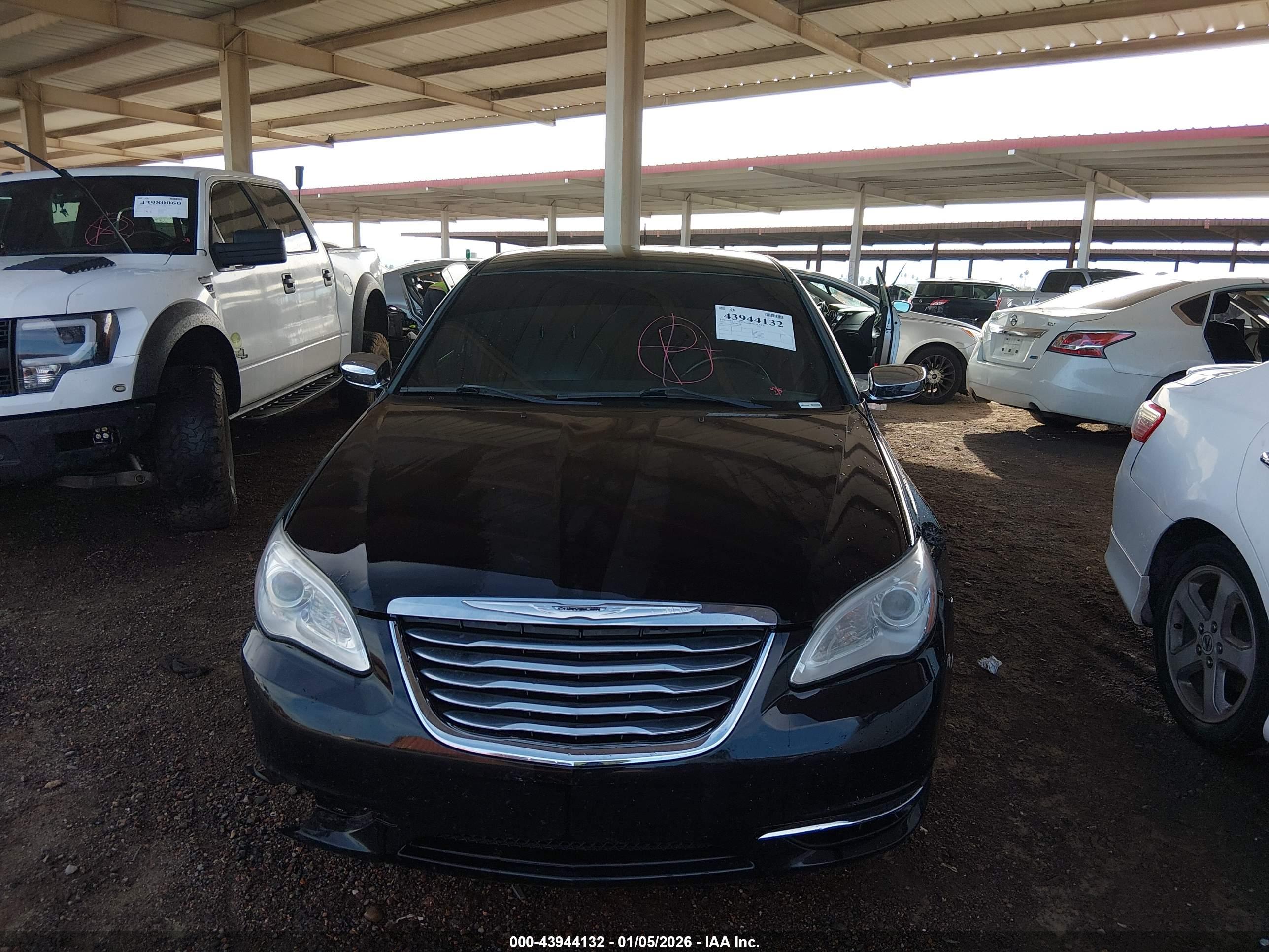 CHRYSLER 200 image 6