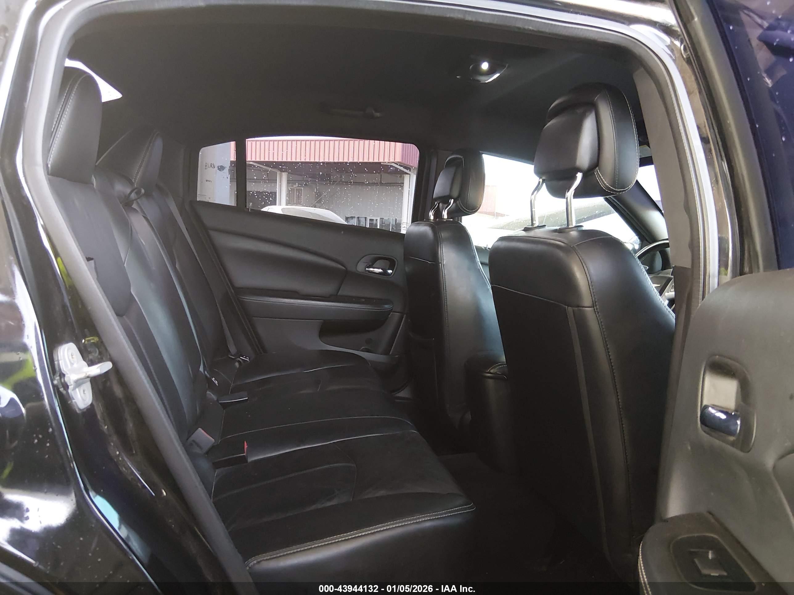 CHRYSLER 200 image 8