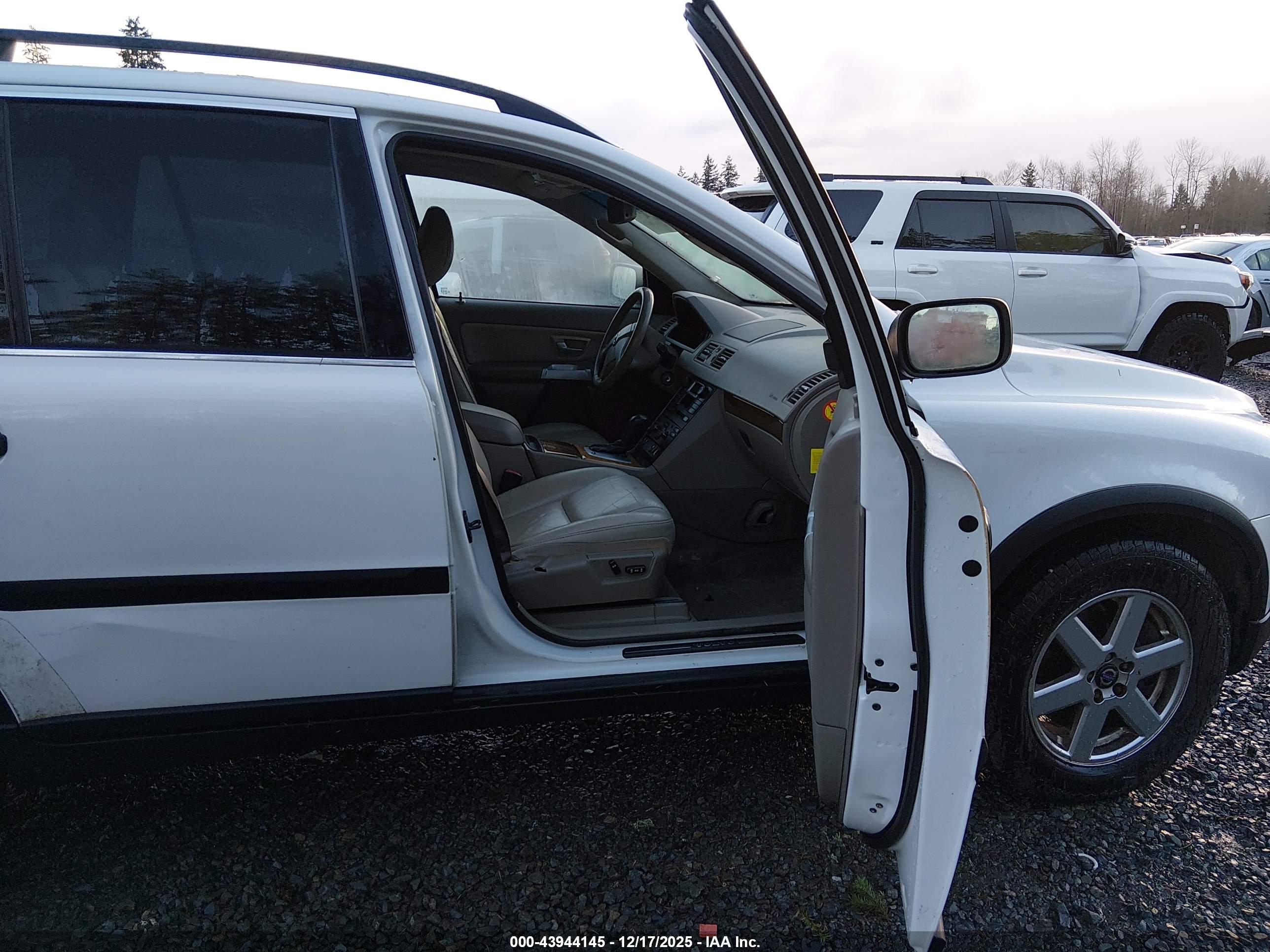 VOLVO XC90 image 5