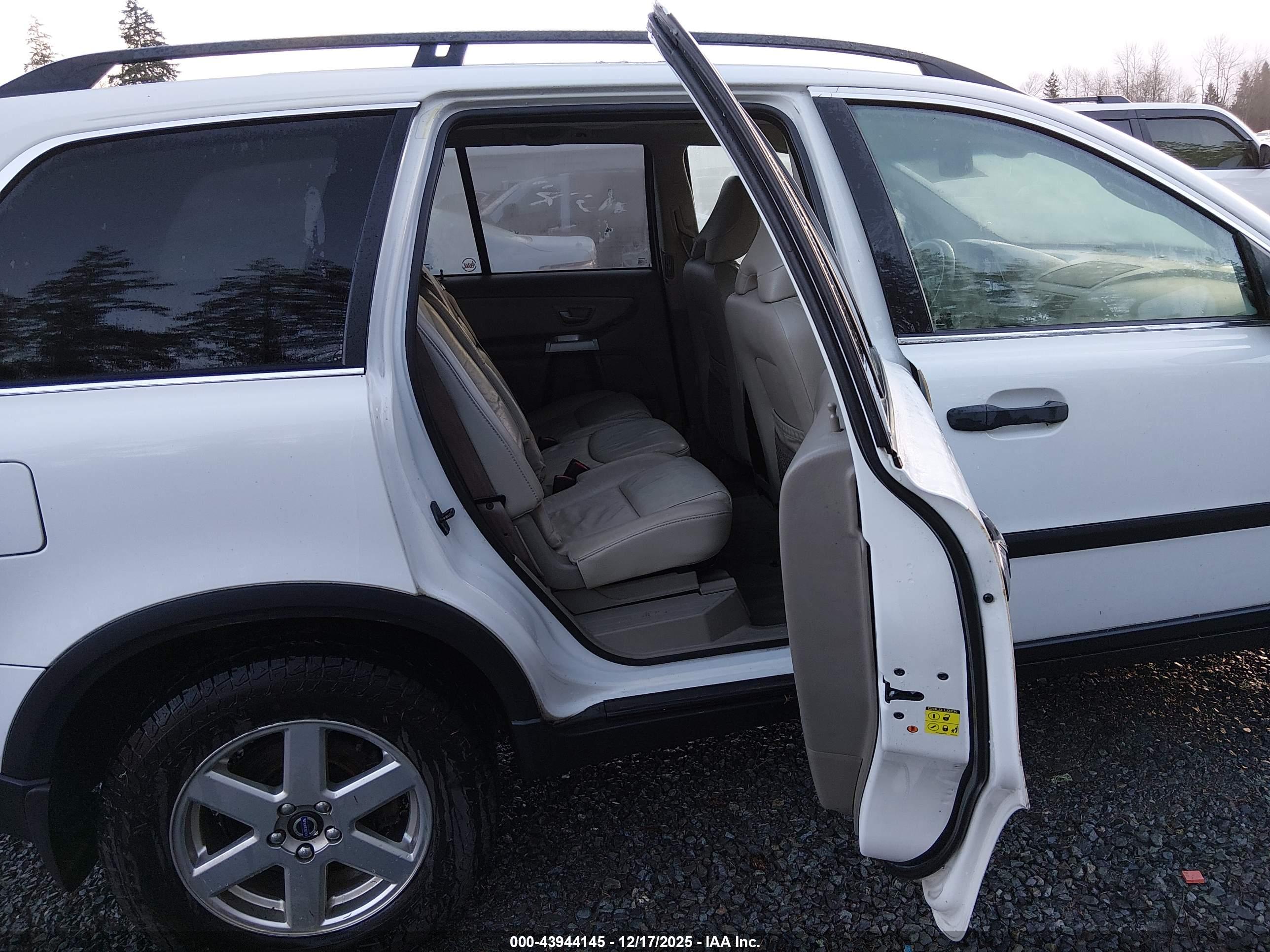 VOLVO XC90 image 8