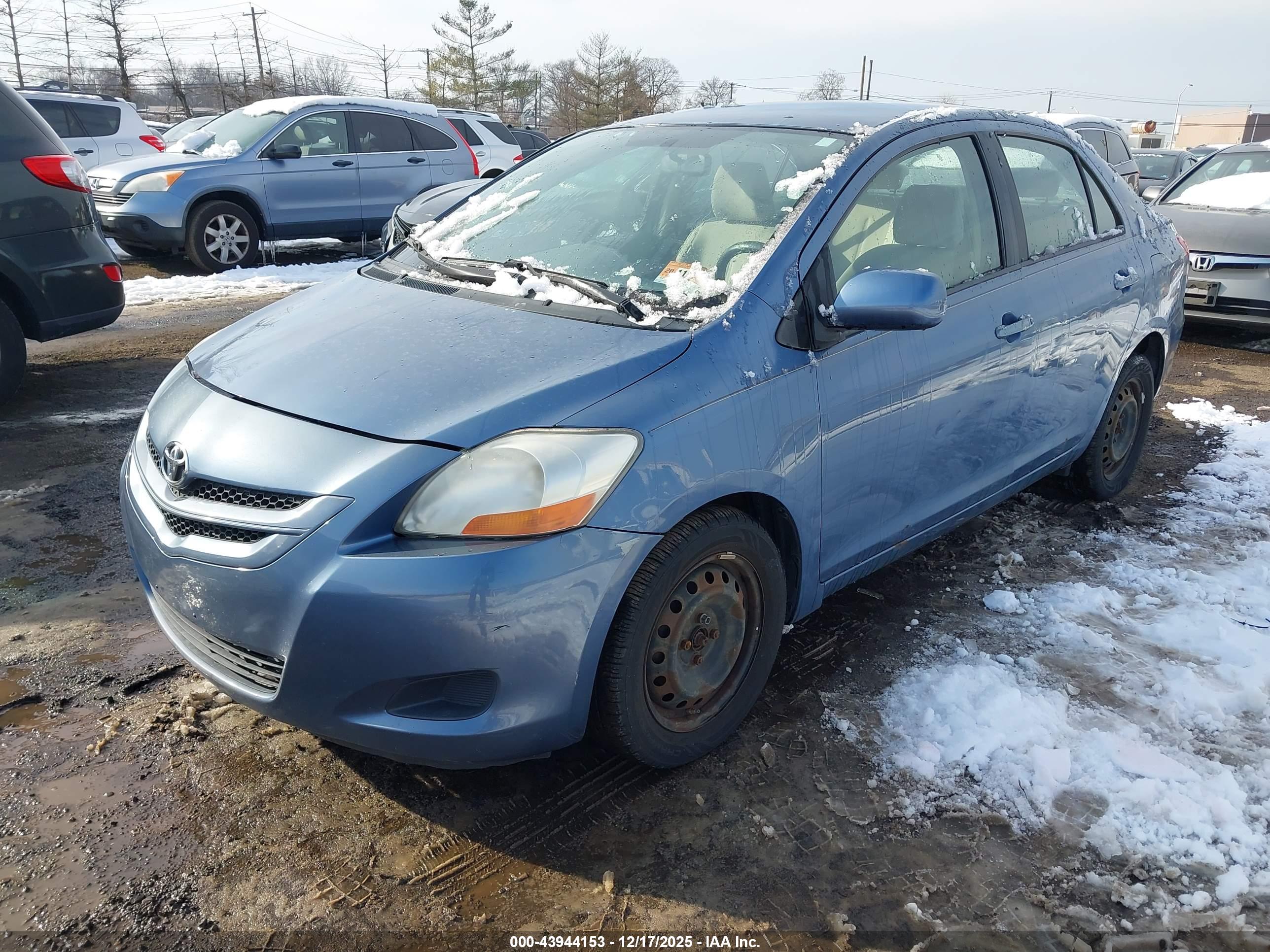 TOYOTA YARIS image 2