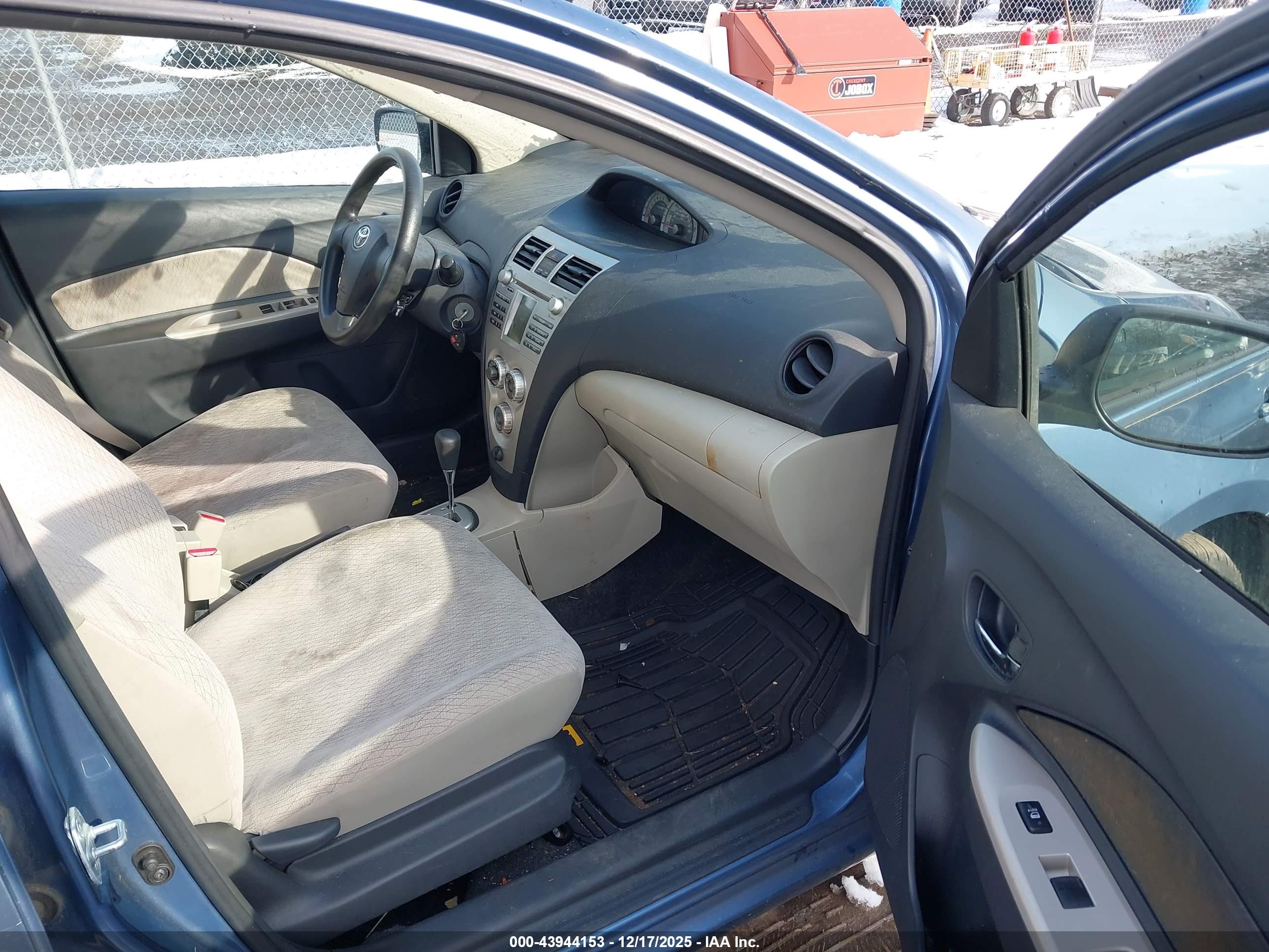 TOYOTA YARIS image 5