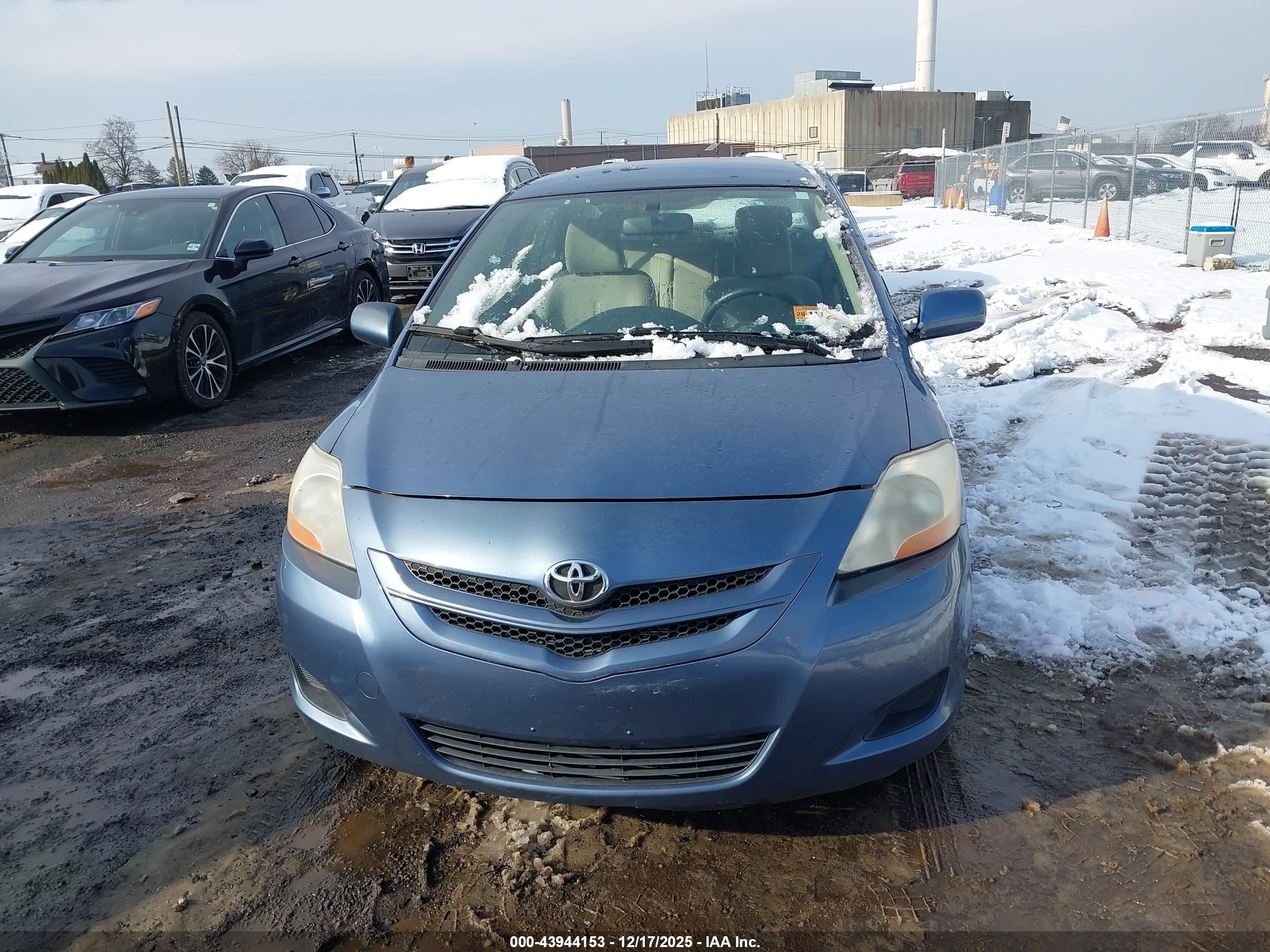 TOYOTA YARIS image 6