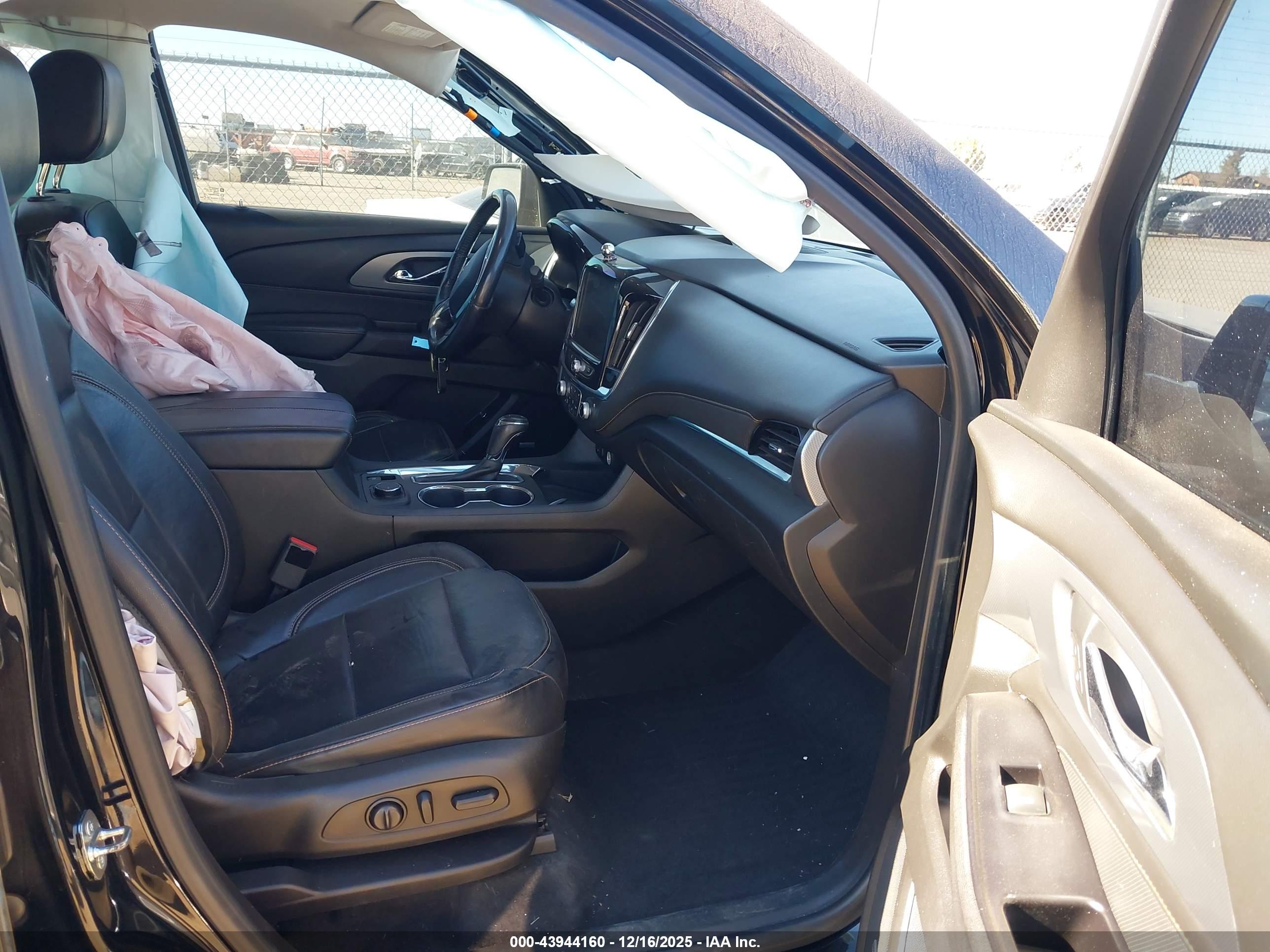 CHEVROLET TRAVERSE image 5