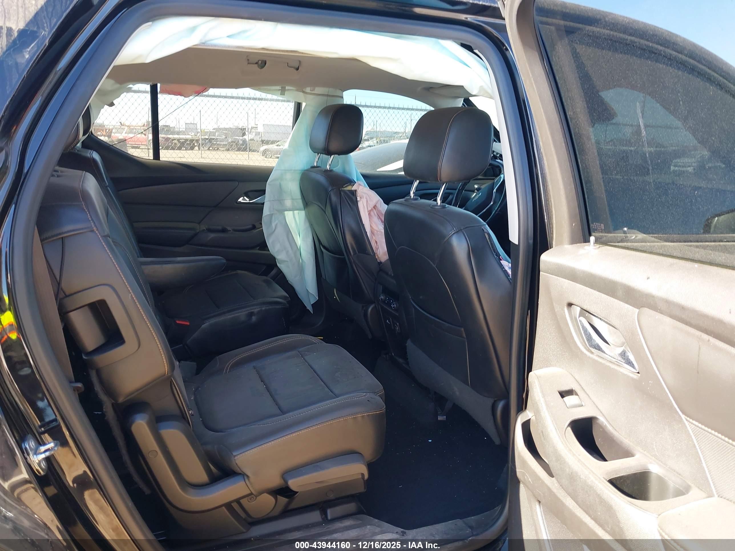 CHEVROLET TRAVERSE image 8