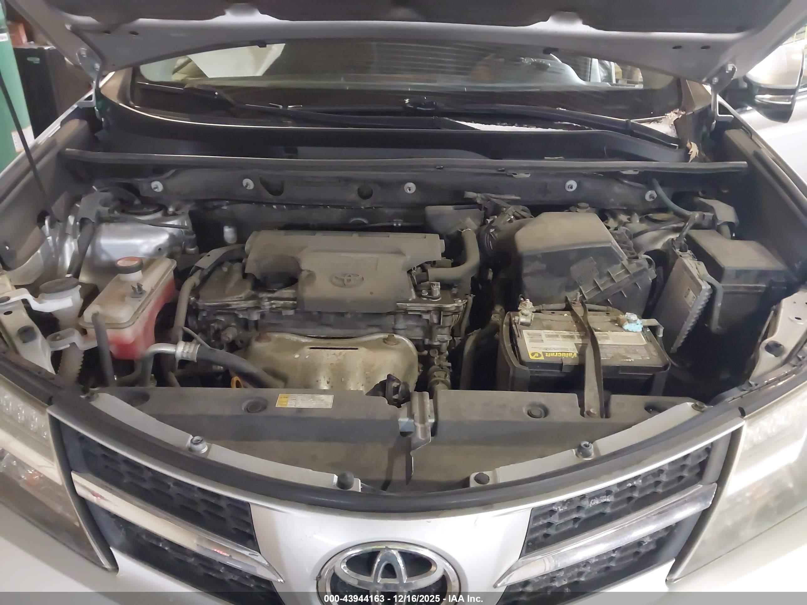 TOYOTA RAV4 image 10