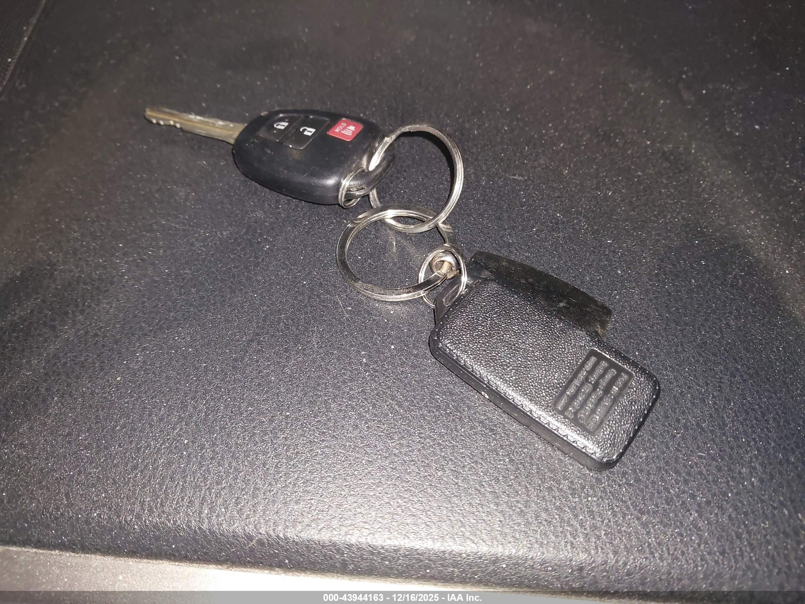 TOYOTA RAV4 image 11