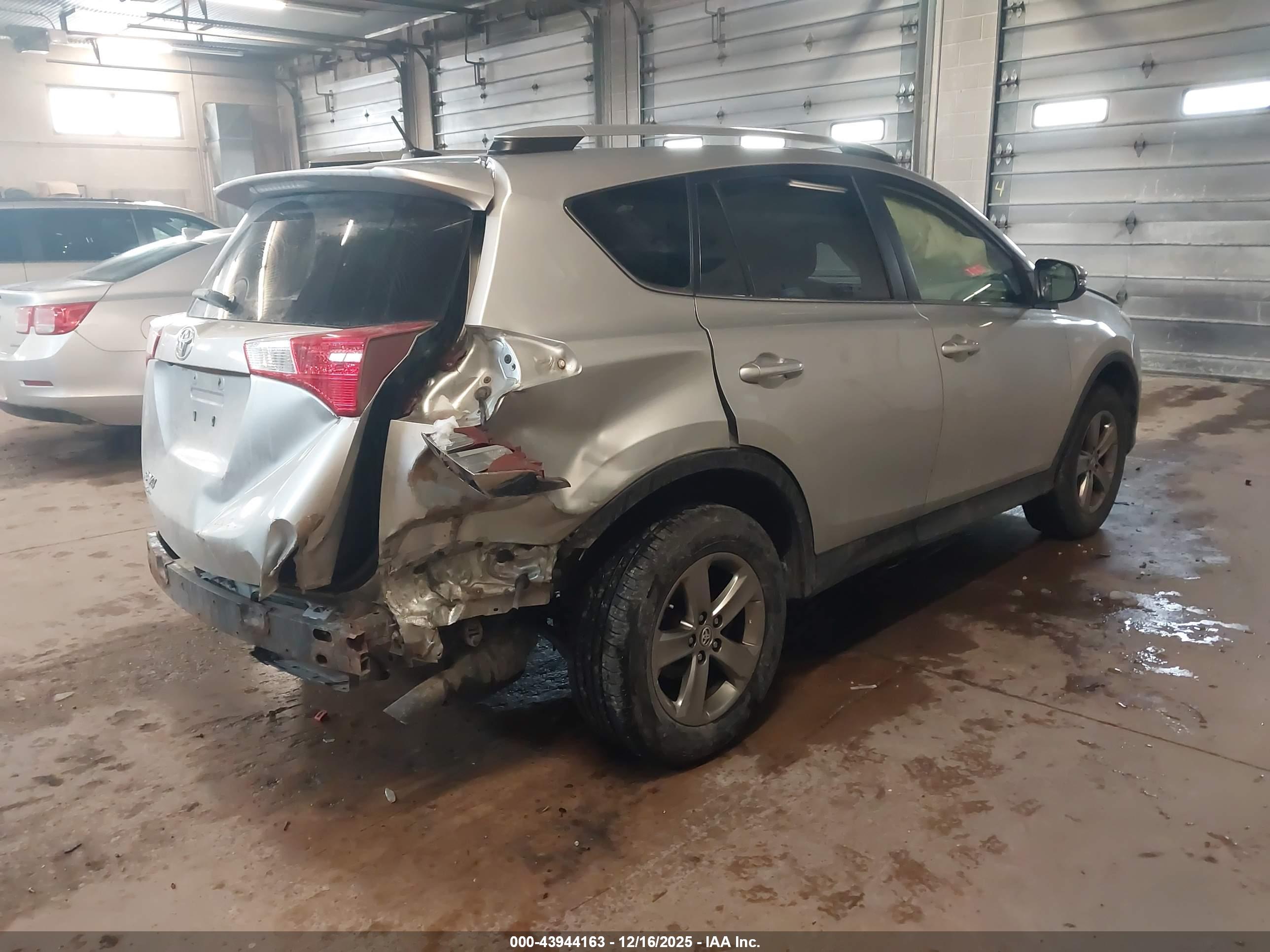 TOYOTA RAV4 image 4