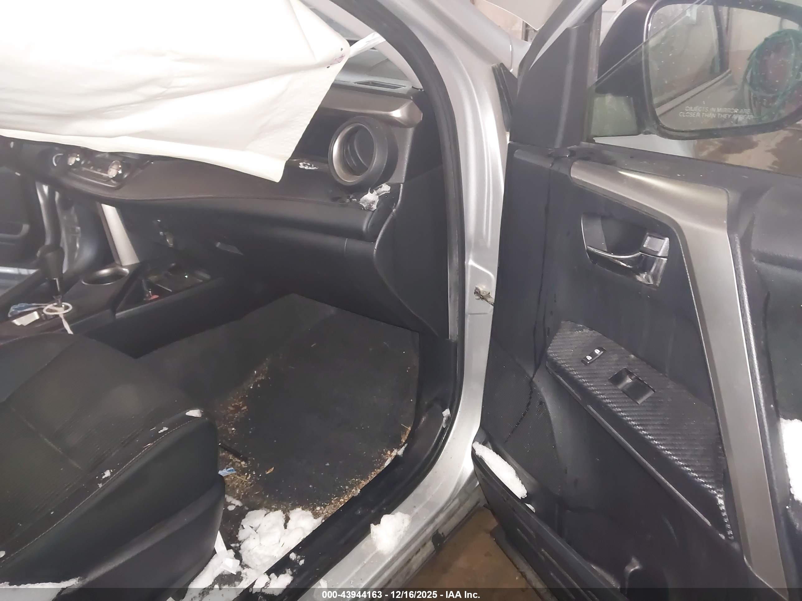 TOYOTA RAV4 image 5