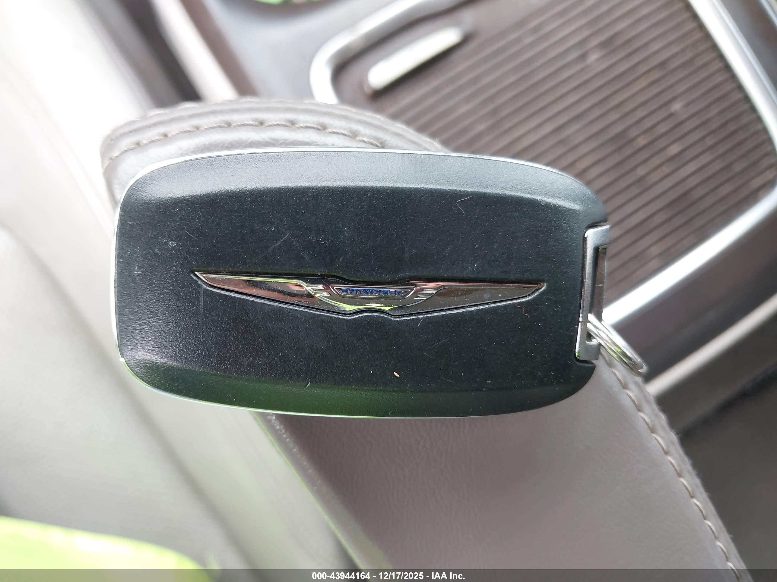 CHRYSLER PACIFICA image 11