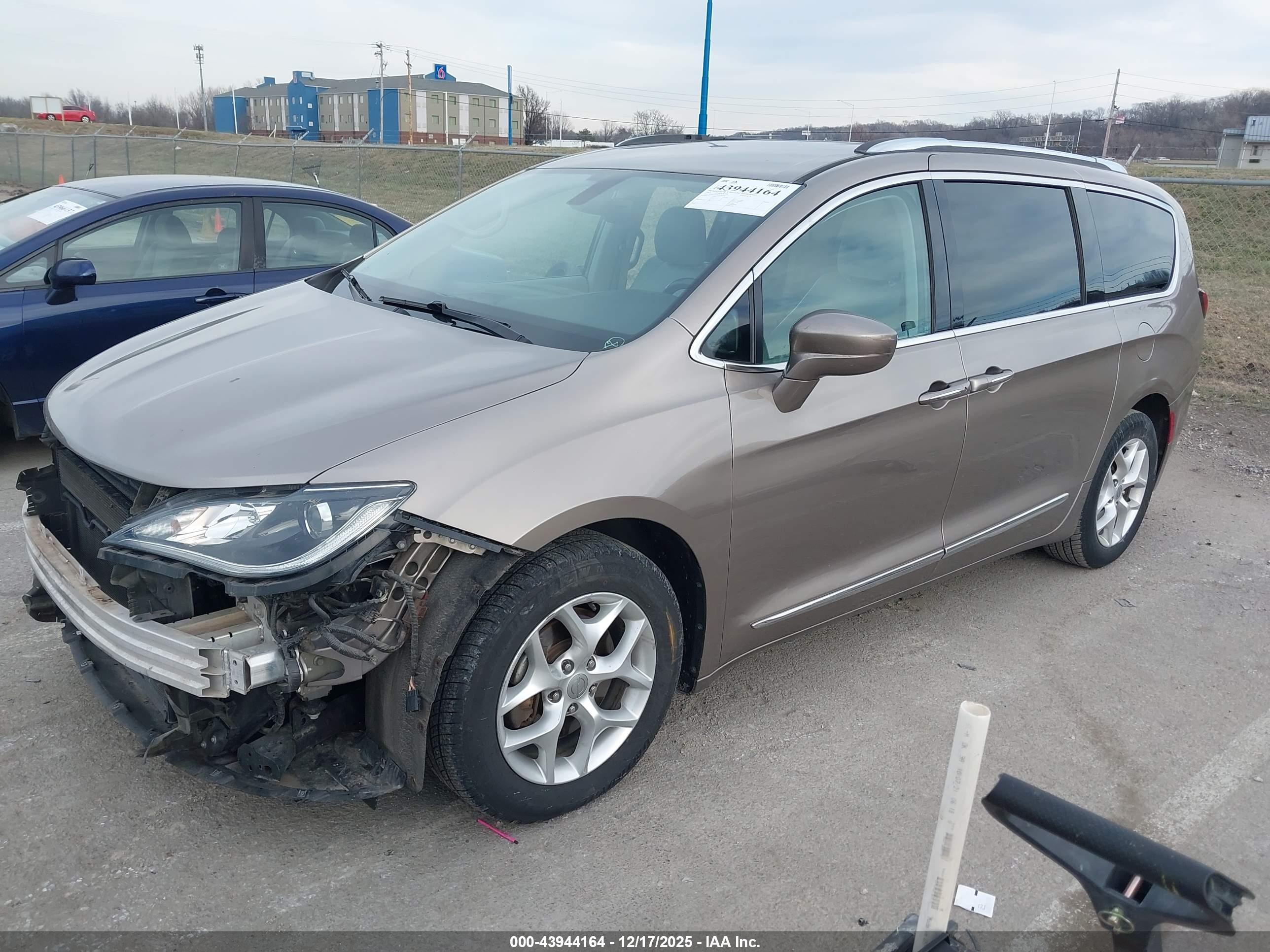 CHRYSLER PACIFICA image 2