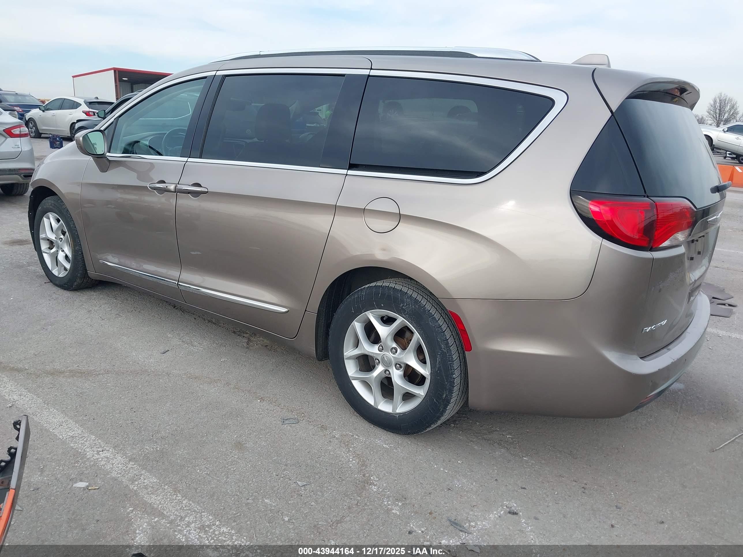 CHRYSLER PACIFICA image 3