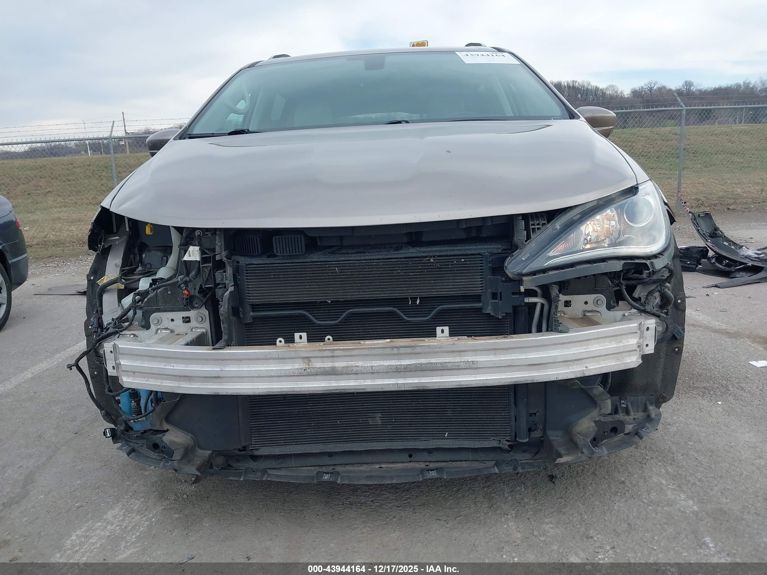 CHRYSLER PACIFICA image 6