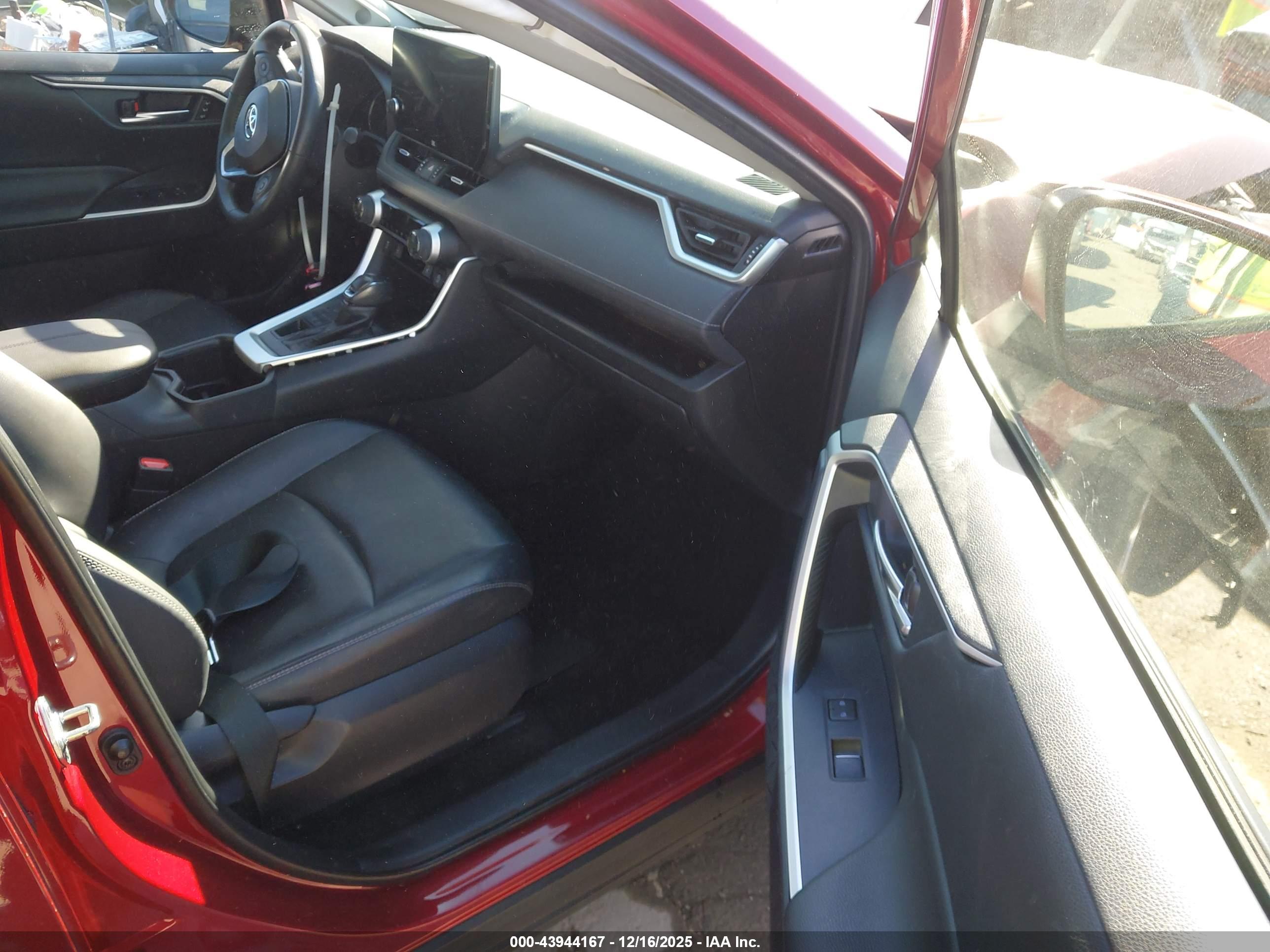 TOYOTA RAV4 image 5