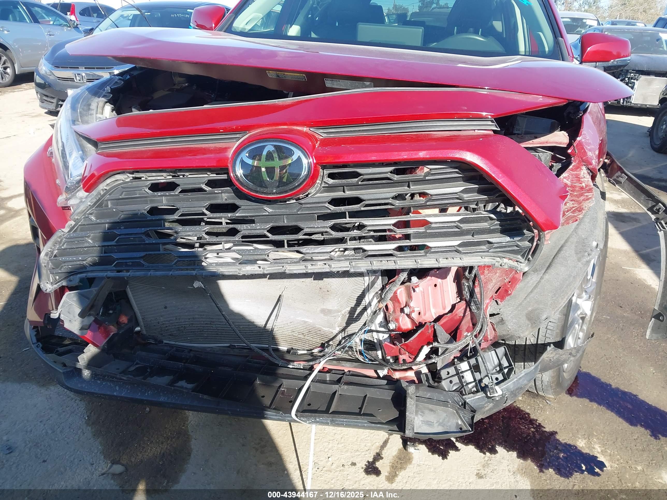TOYOTA RAV4 image 6