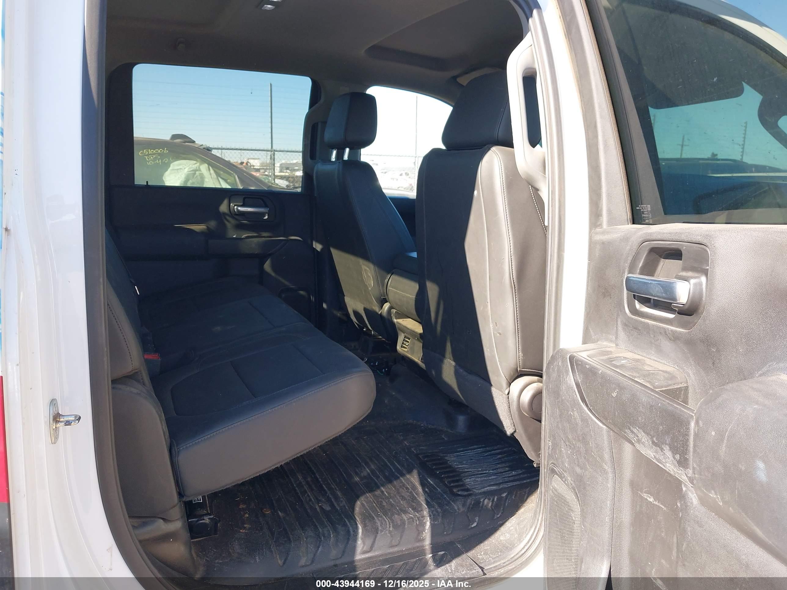 CHEVROLET SILVERADO image 8