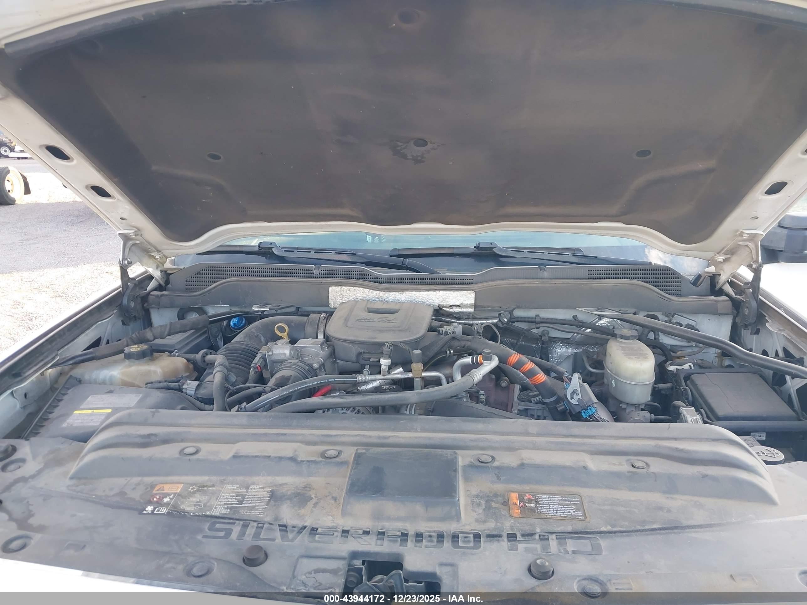 CHEVROLET SILVERADO image 10