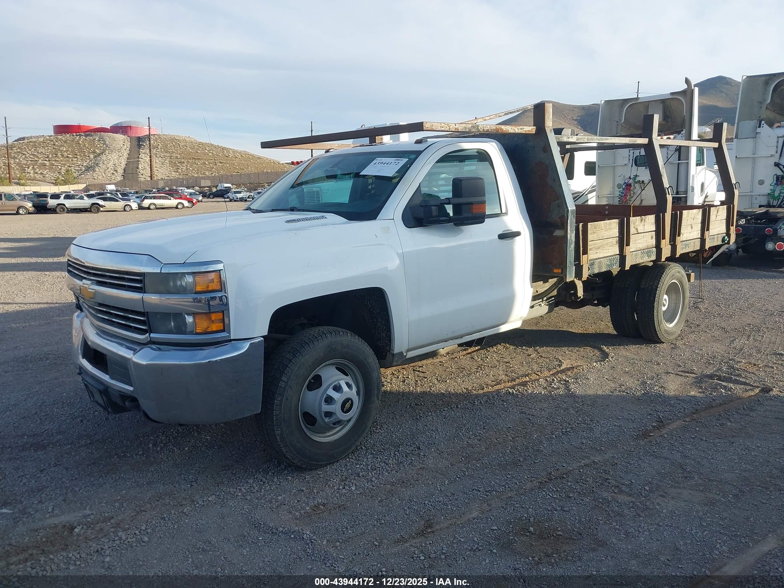 CHEVROLET SILVERADO image 2