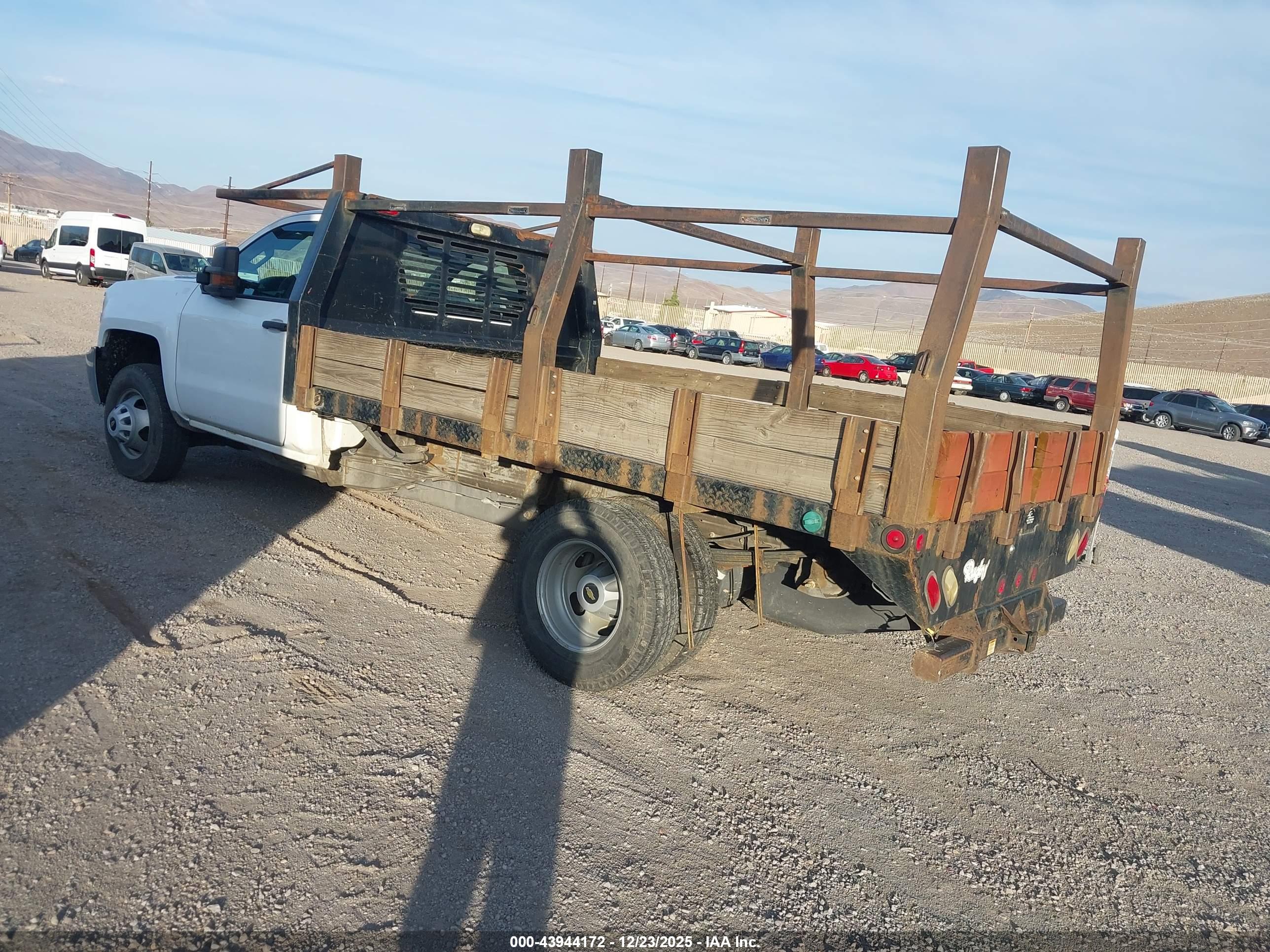 CHEVROLET SILVERADO image 3