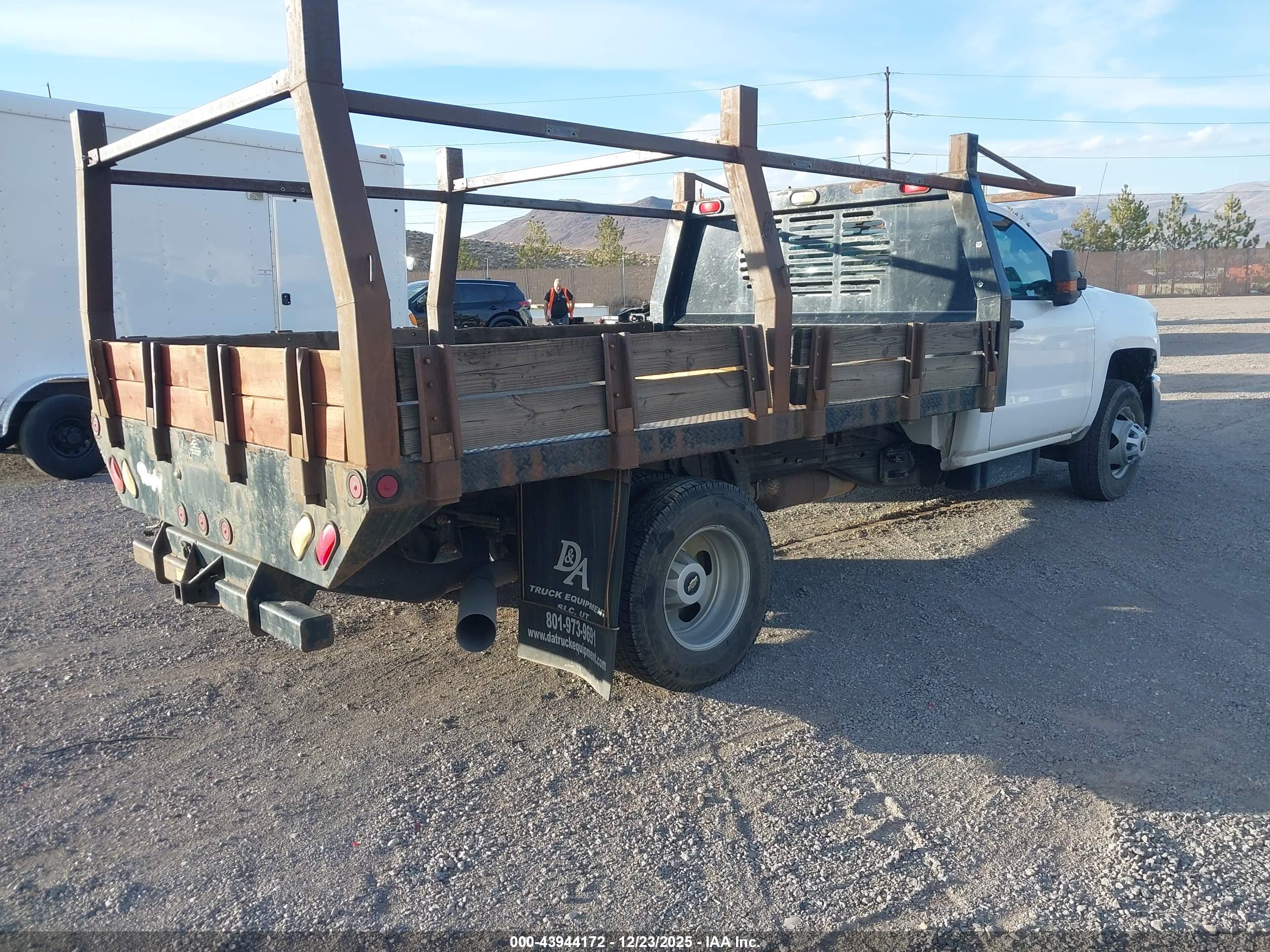 CHEVROLET SILVERADO image 4