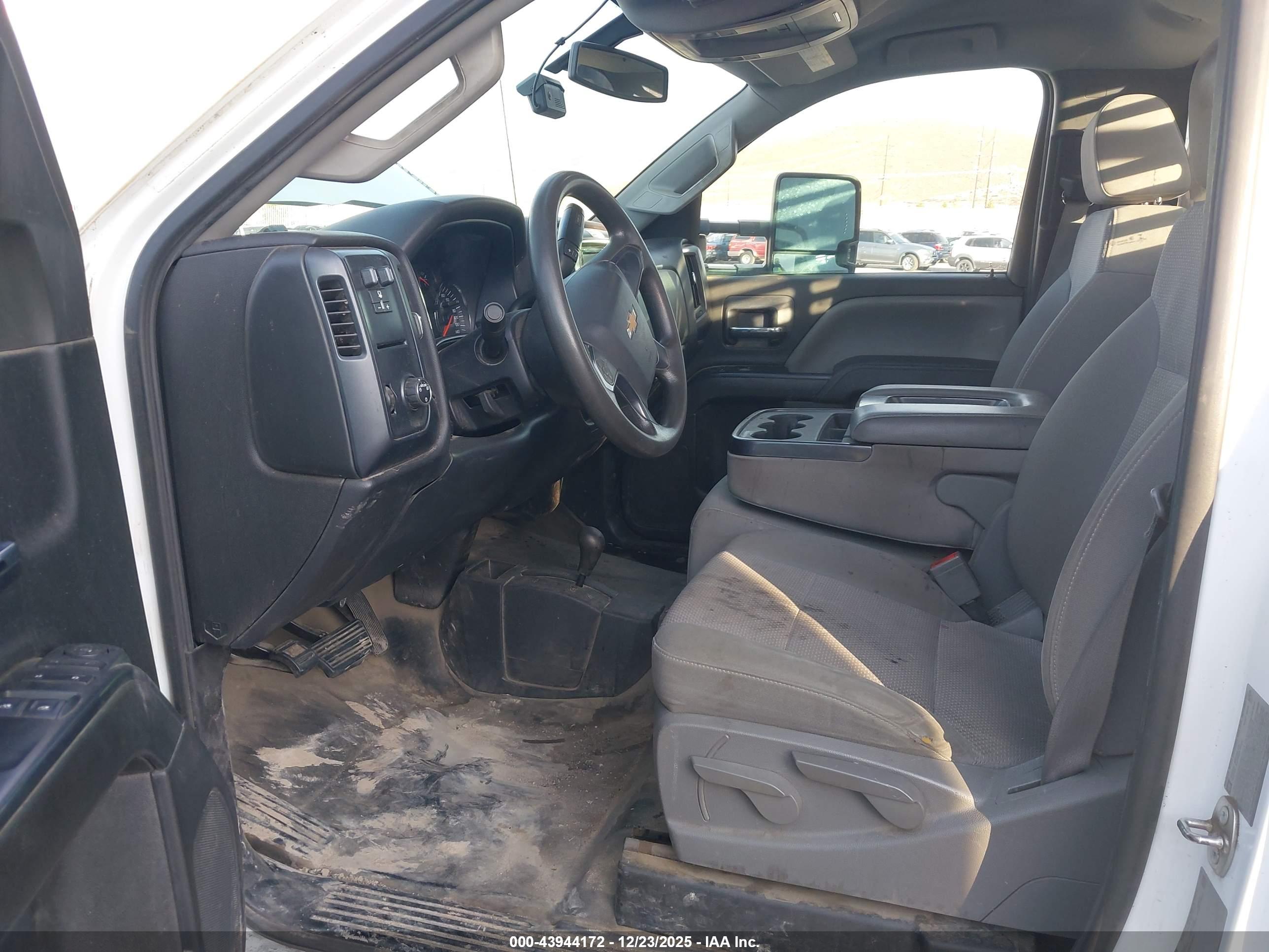 CHEVROLET SILVERADO image 7