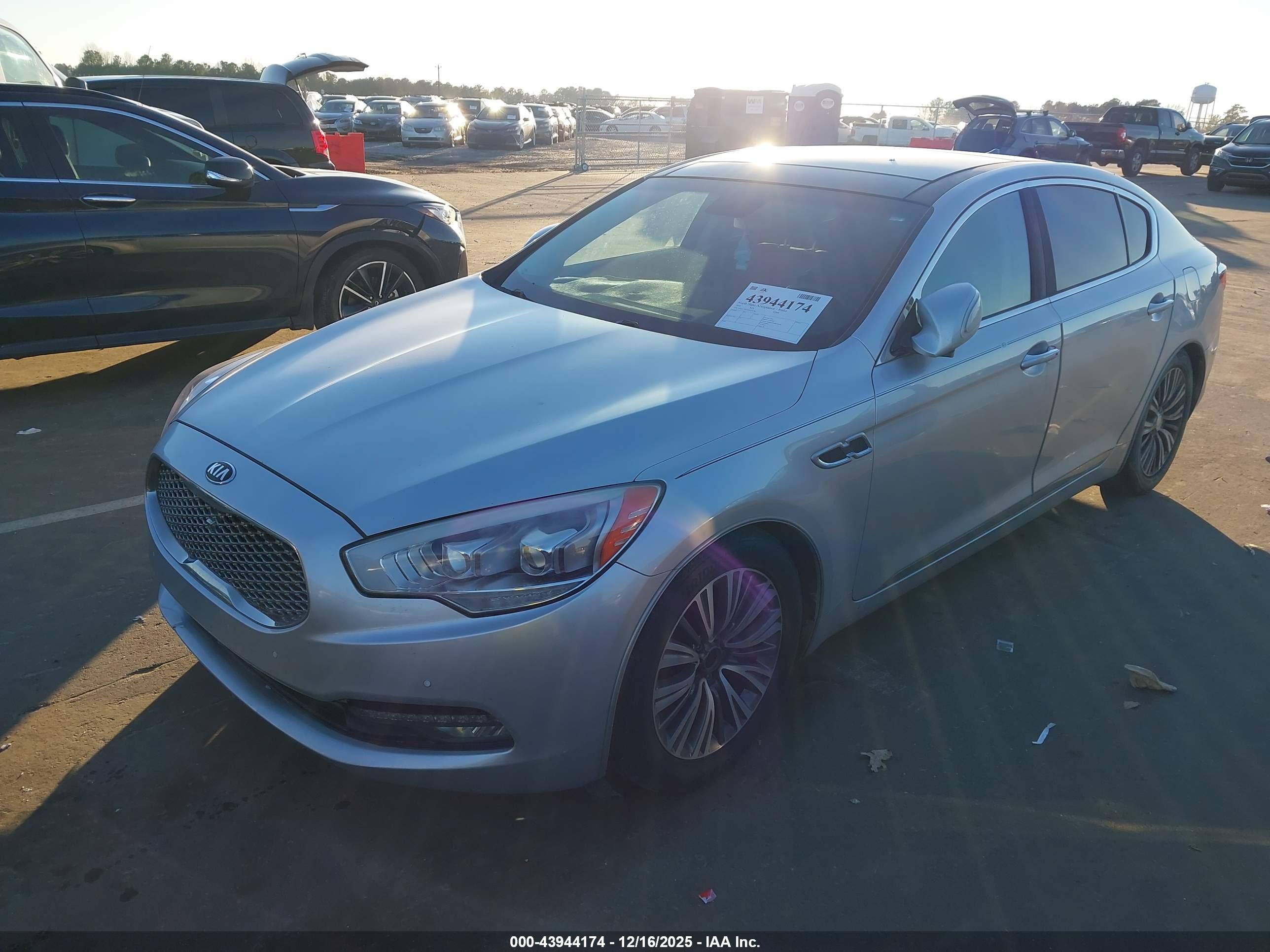 KIA K900 image 2