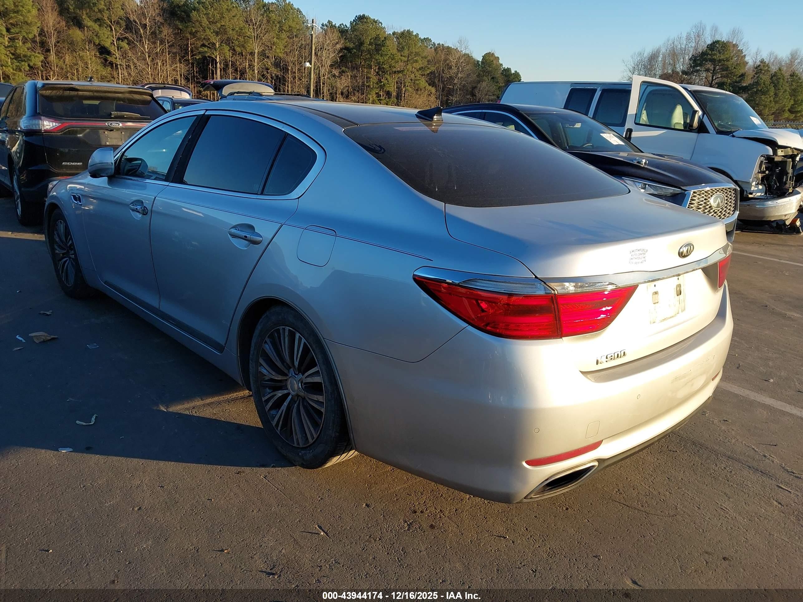 KIA K900 image 3