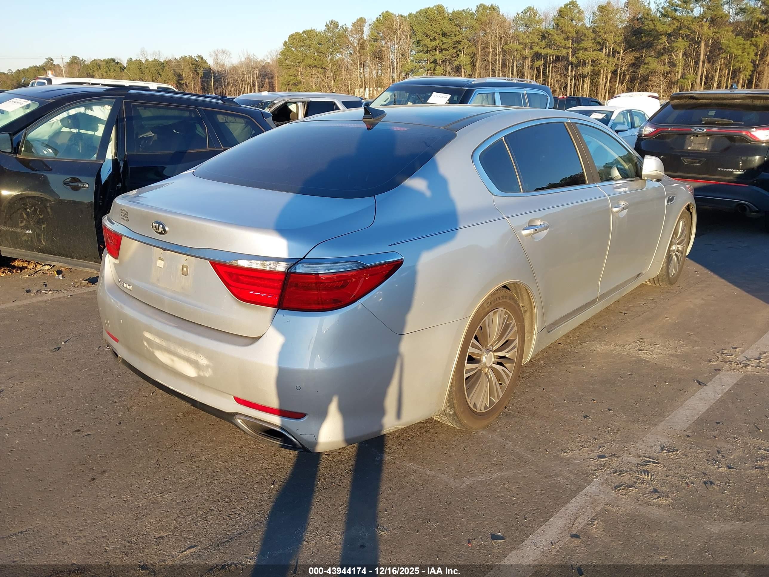 KIA K900 image 4