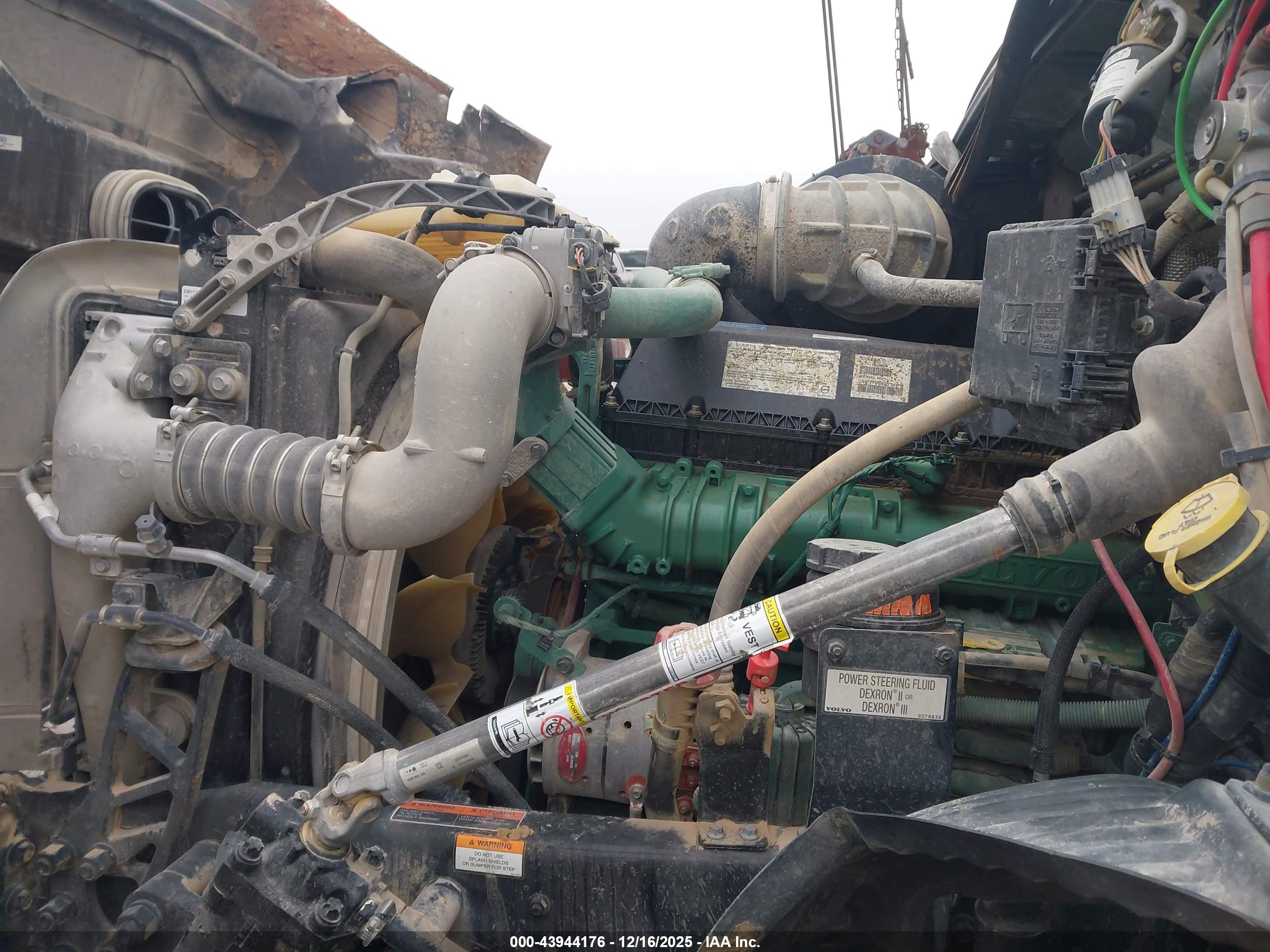 VOLVO VNR image 10