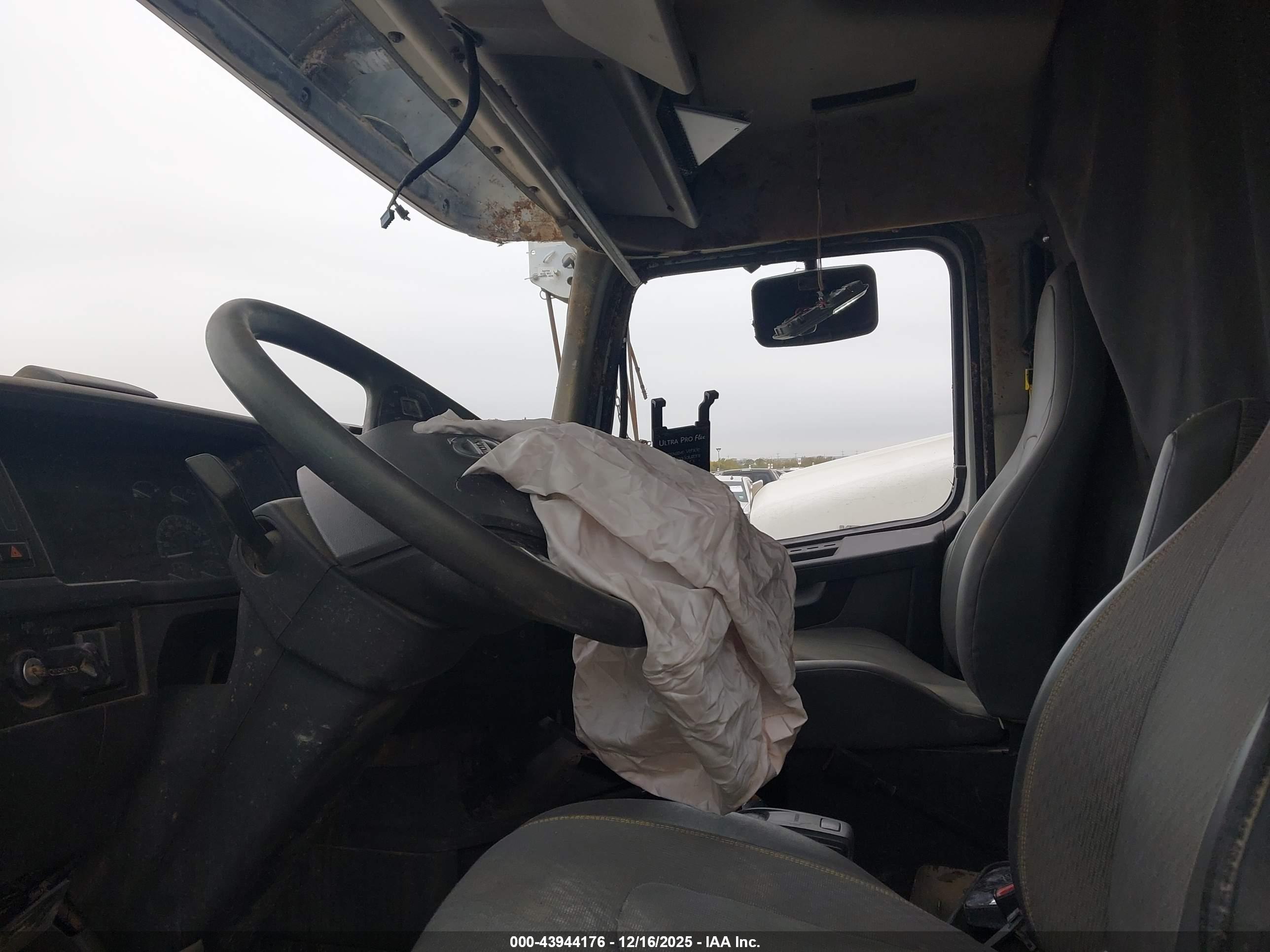 VOLVO VNR image 5