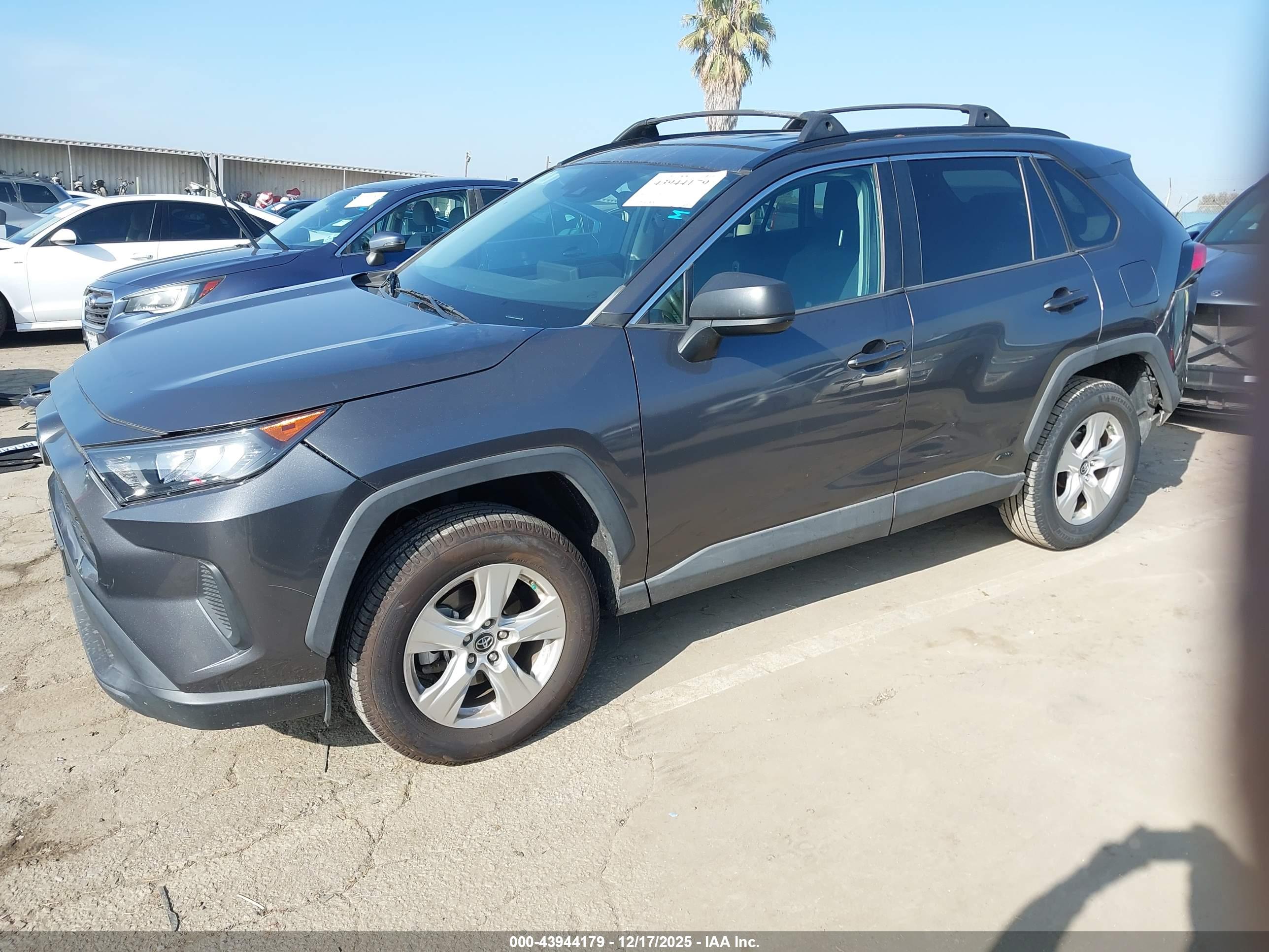 TOYOTA RAV4 image 2