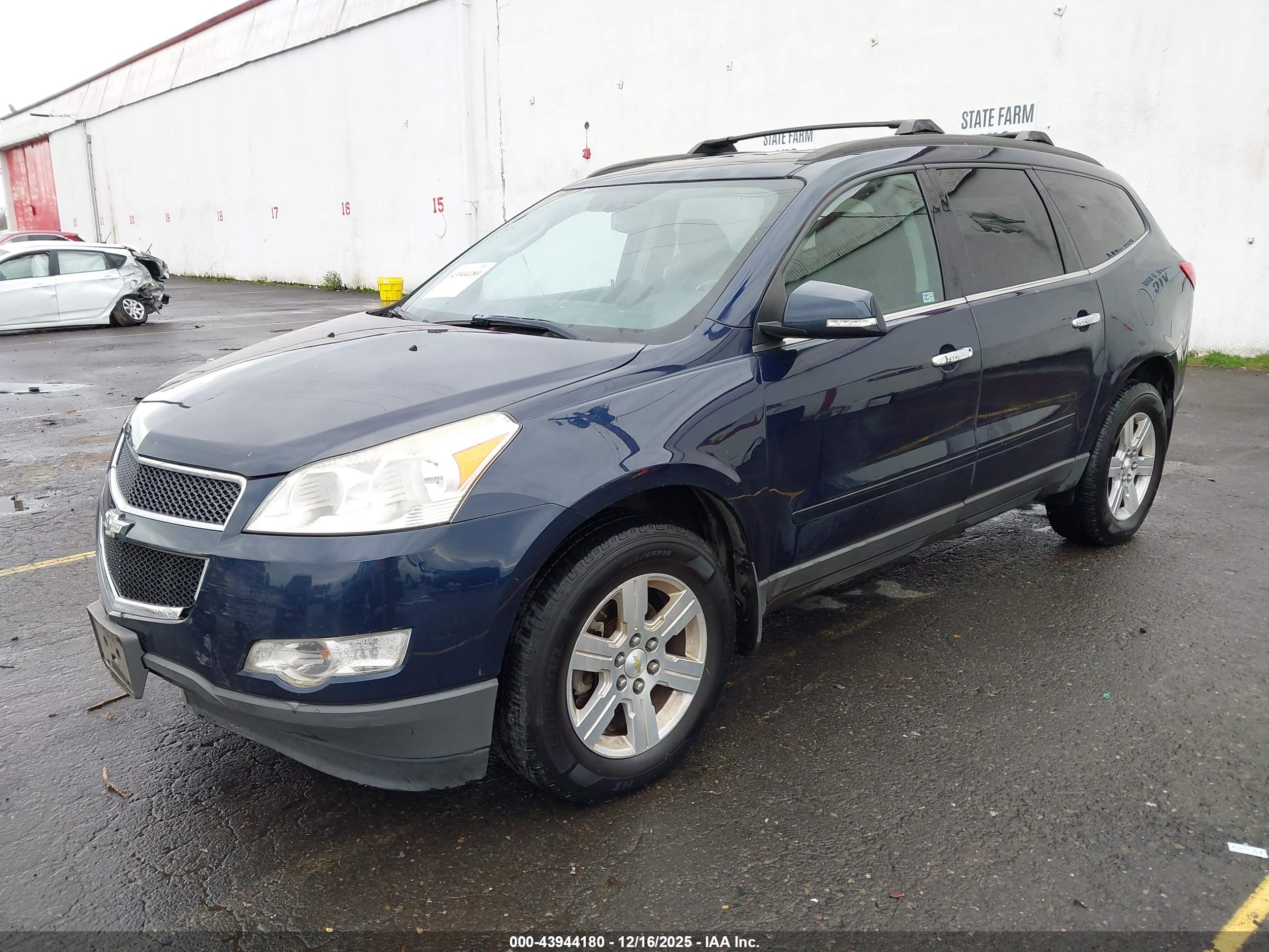 CHEVROLET TRAVERSE image 2
