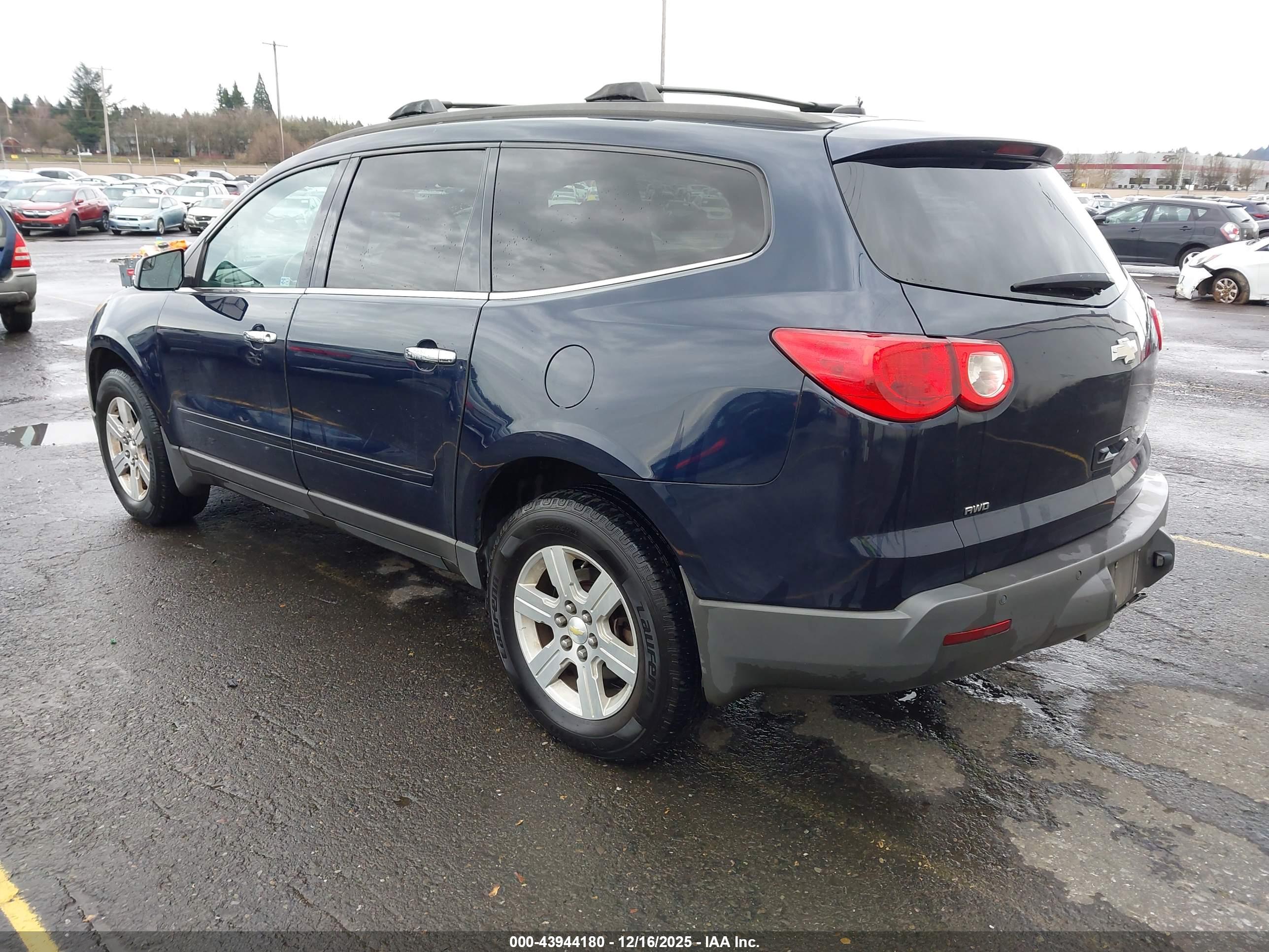 CHEVROLET TRAVERSE image 3