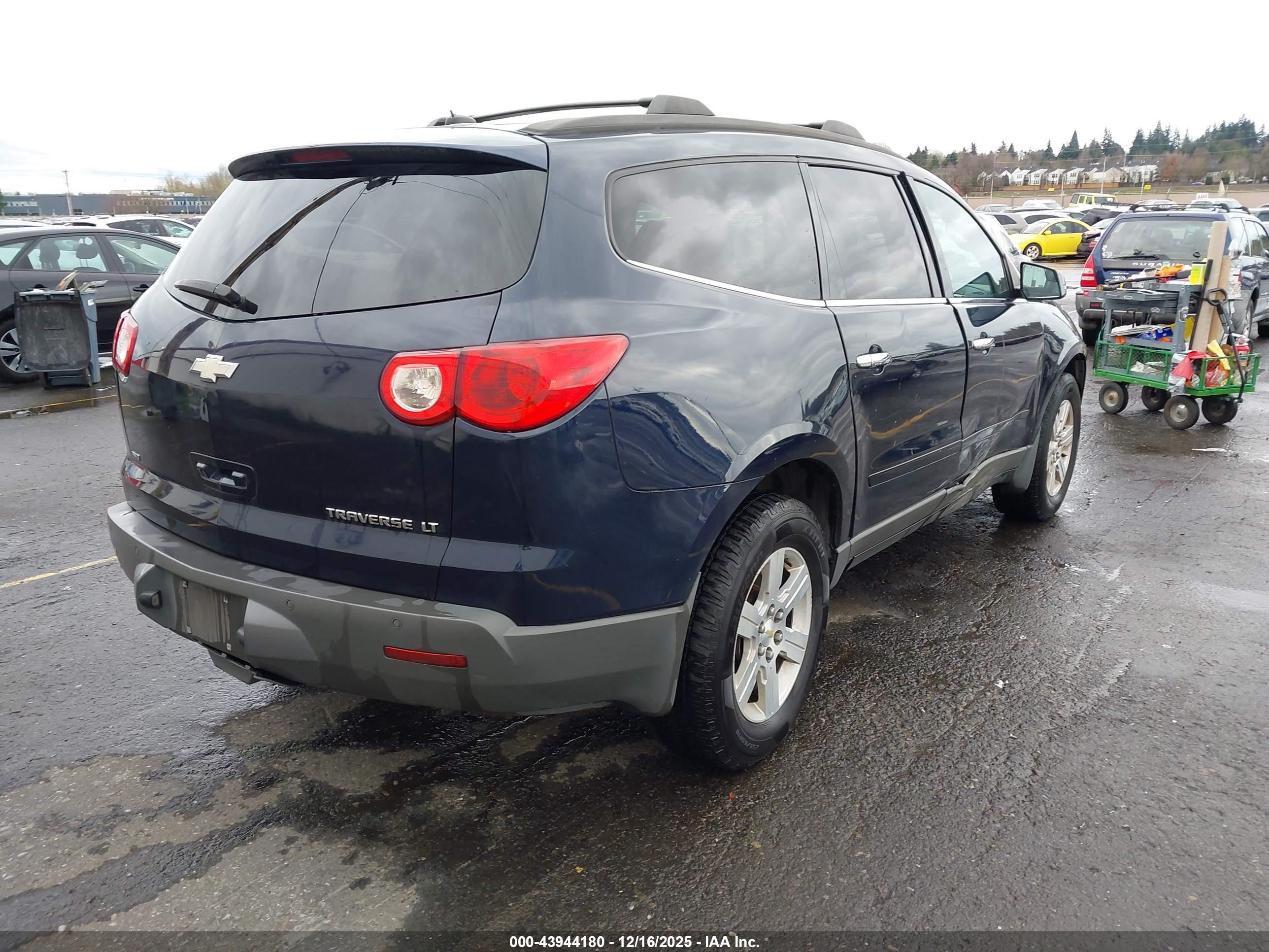 CHEVROLET TRAVERSE image 4