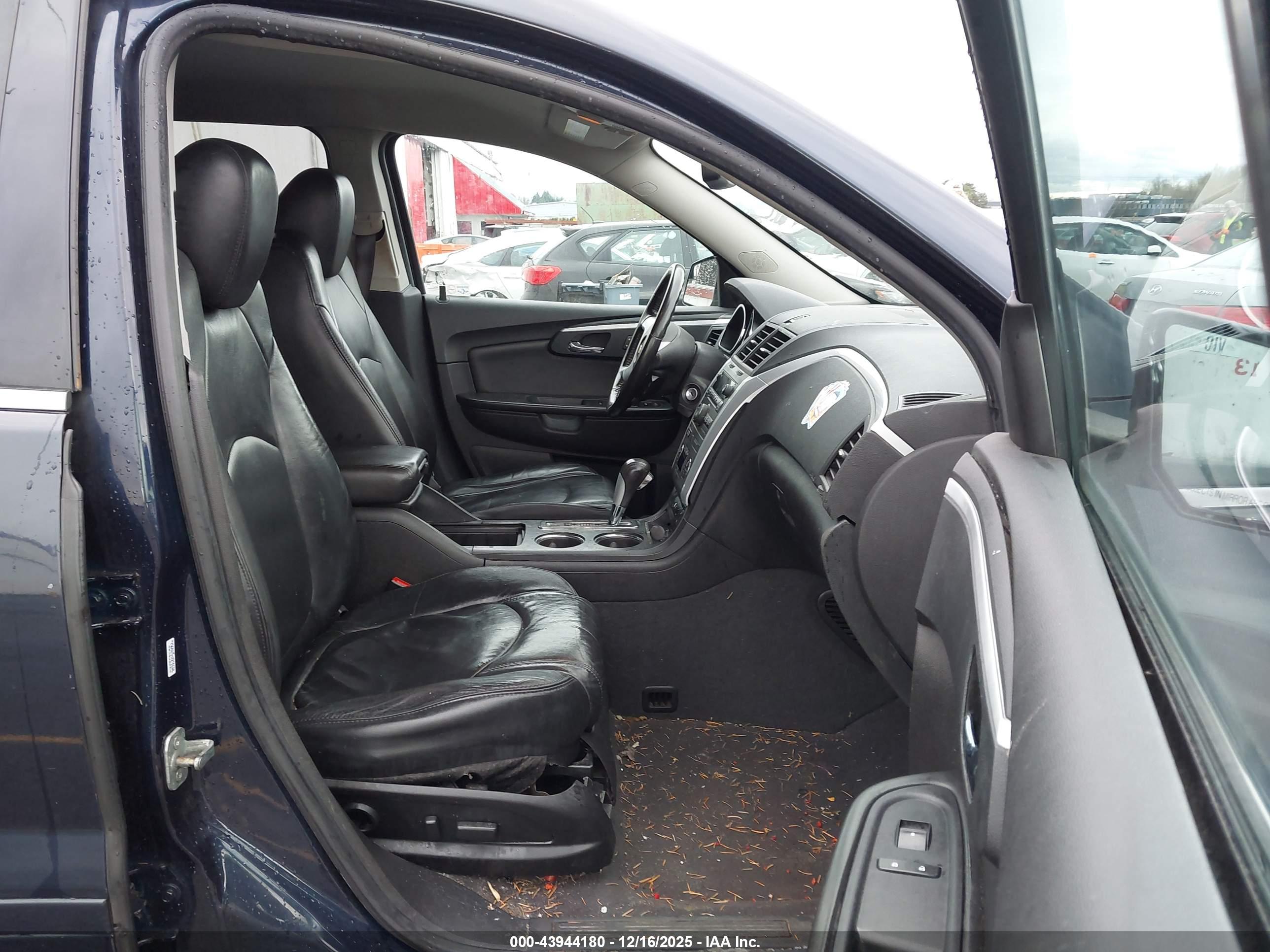 CHEVROLET TRAVERSE image 5