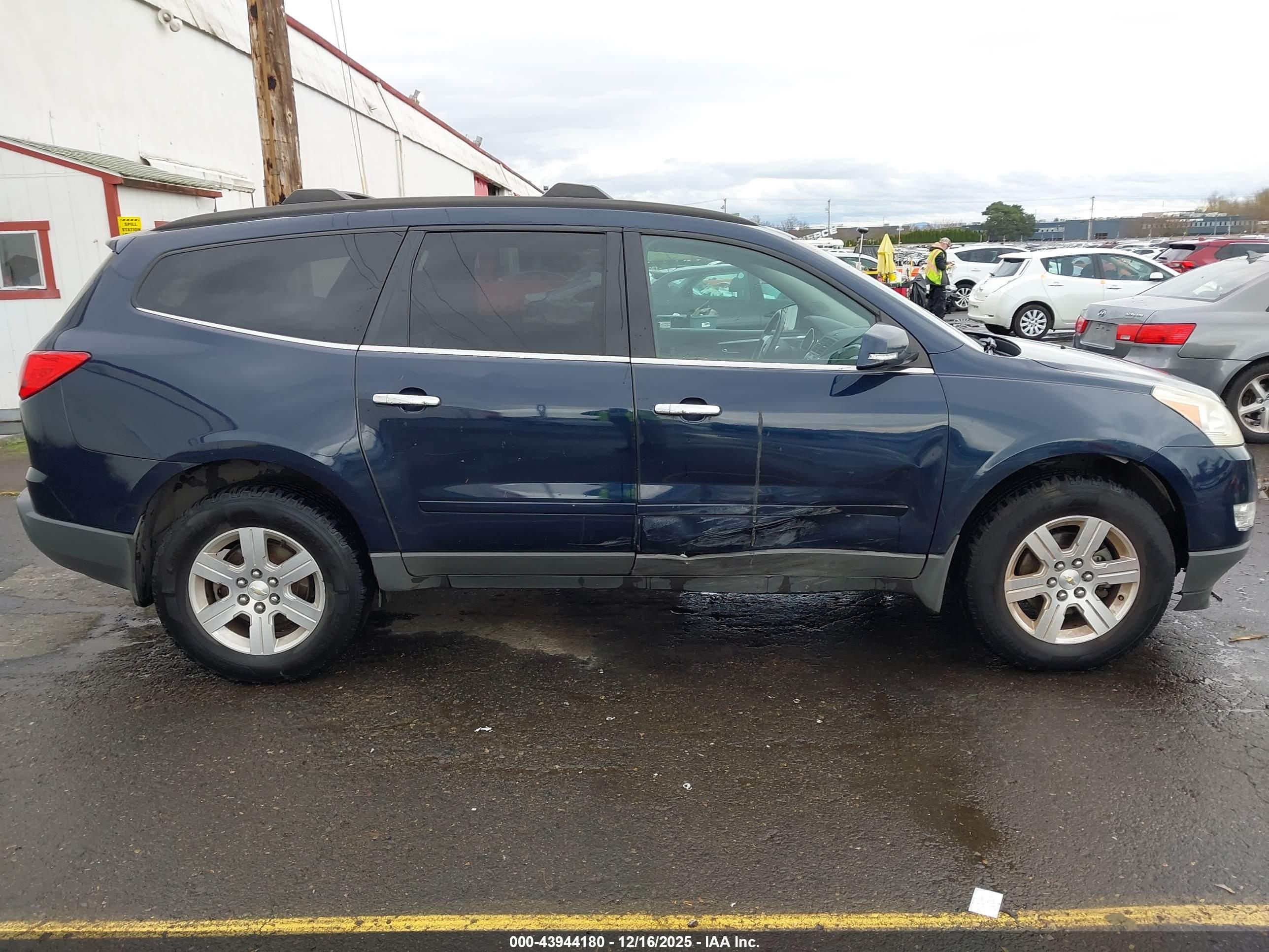 CHEVROLET TRAVERSE image 6
