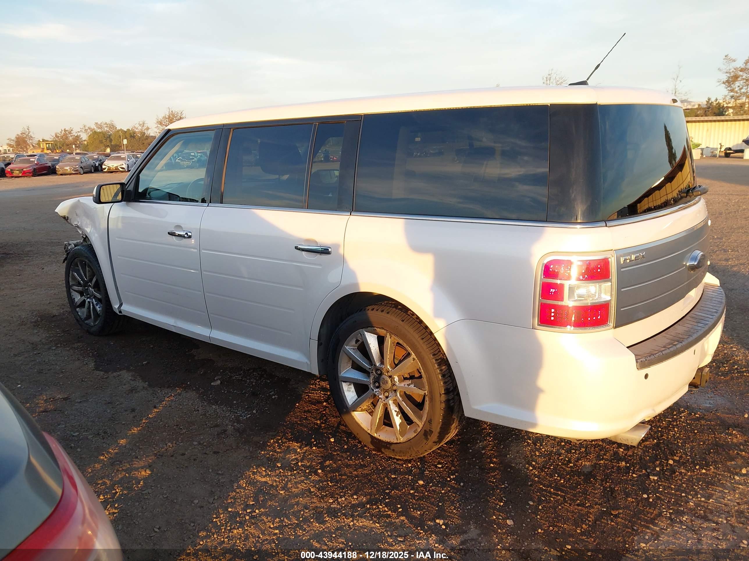 FORD FLEX image 3