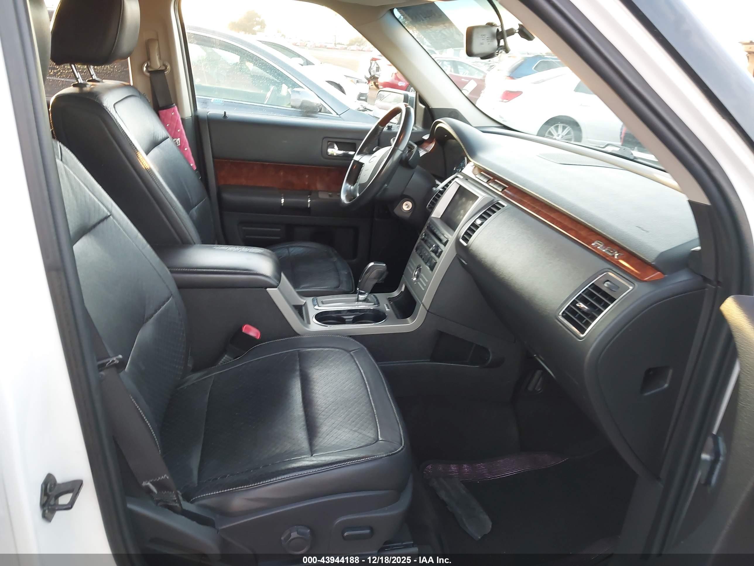 FORD FLEX image 5