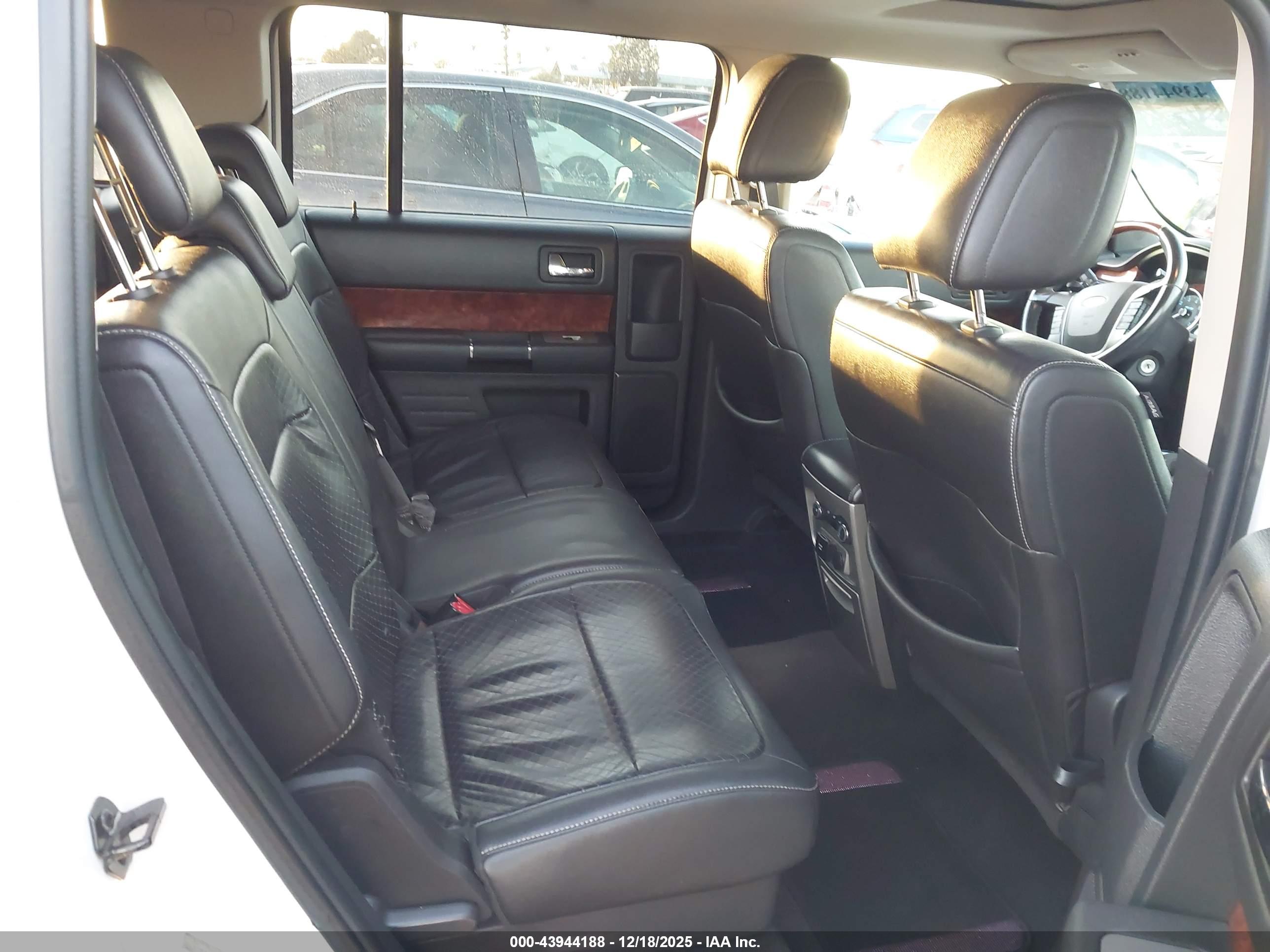 FORD FLEX image 8