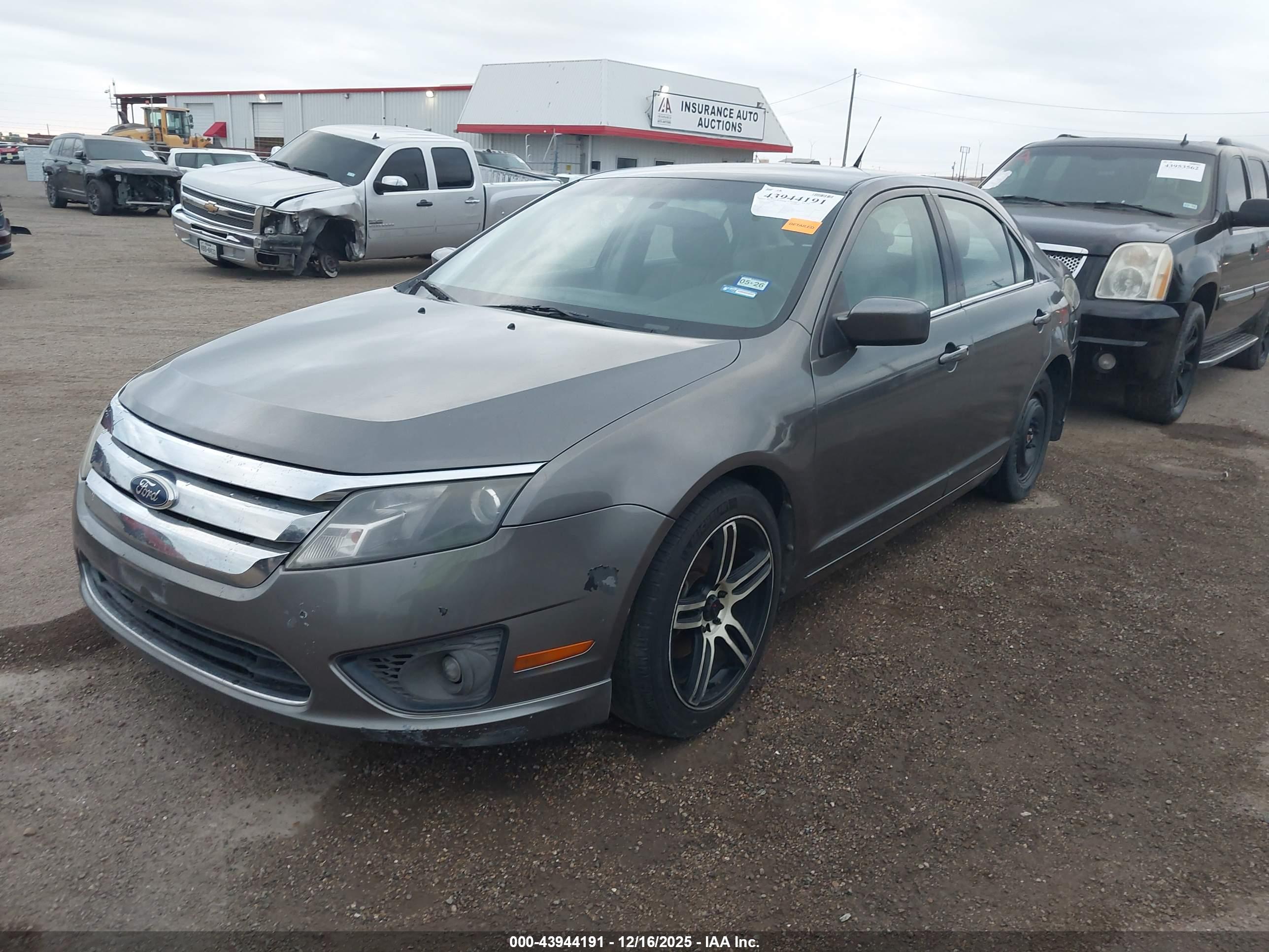 FORD FUSION image 2