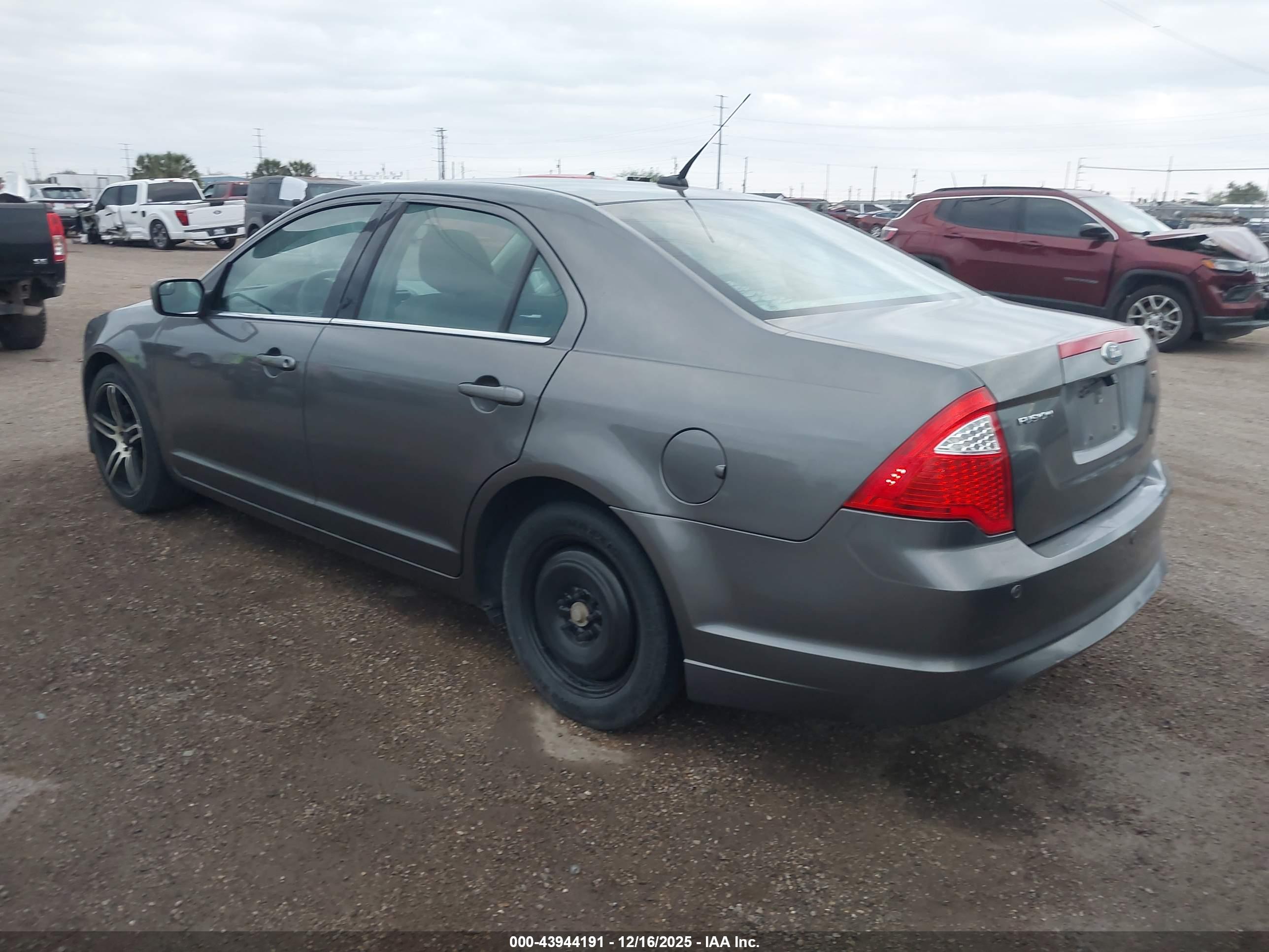 FORD FUSION image 3